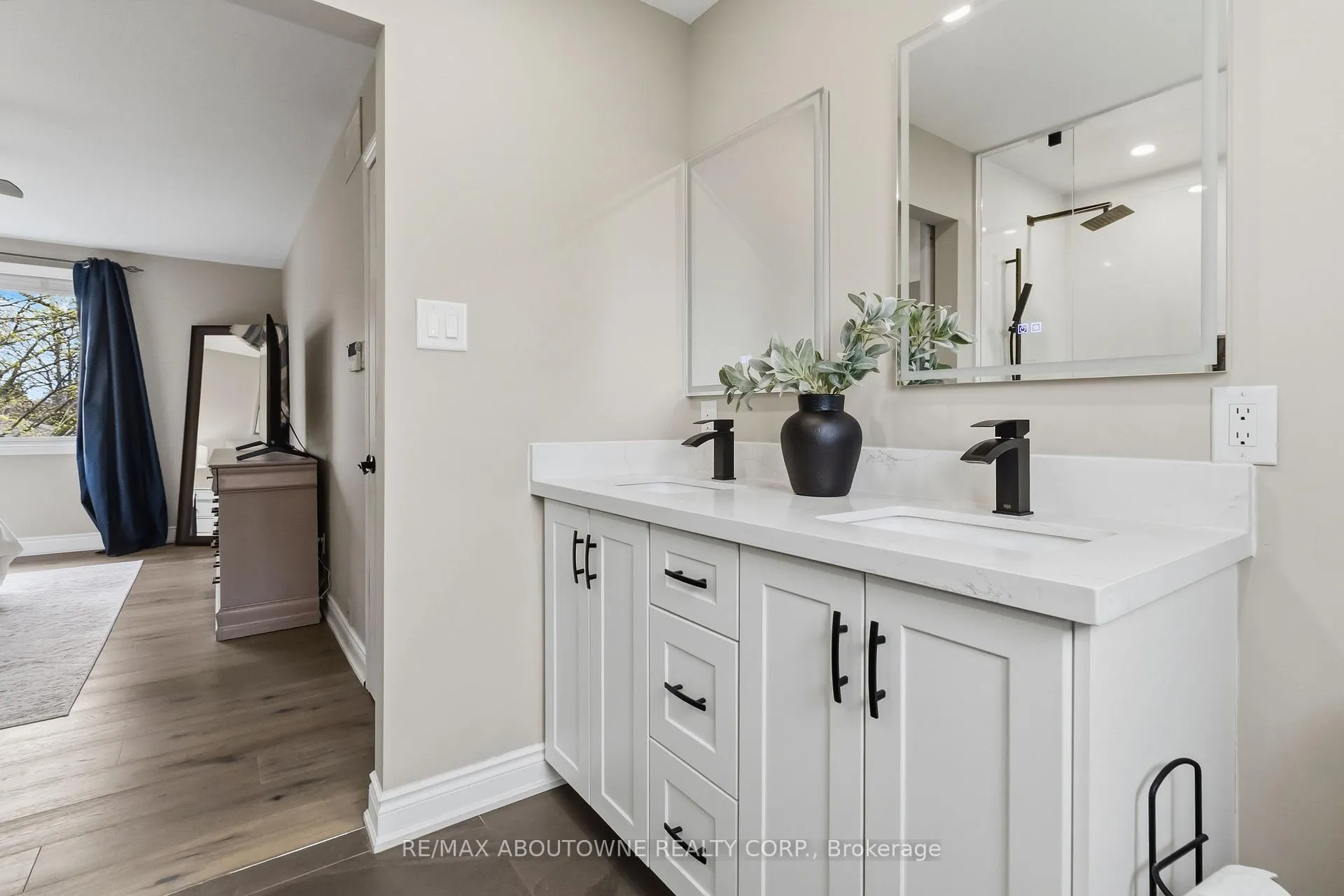 Photo 21 of 2485 Woburn Crescent, Oakville, Bronte — HOMEH