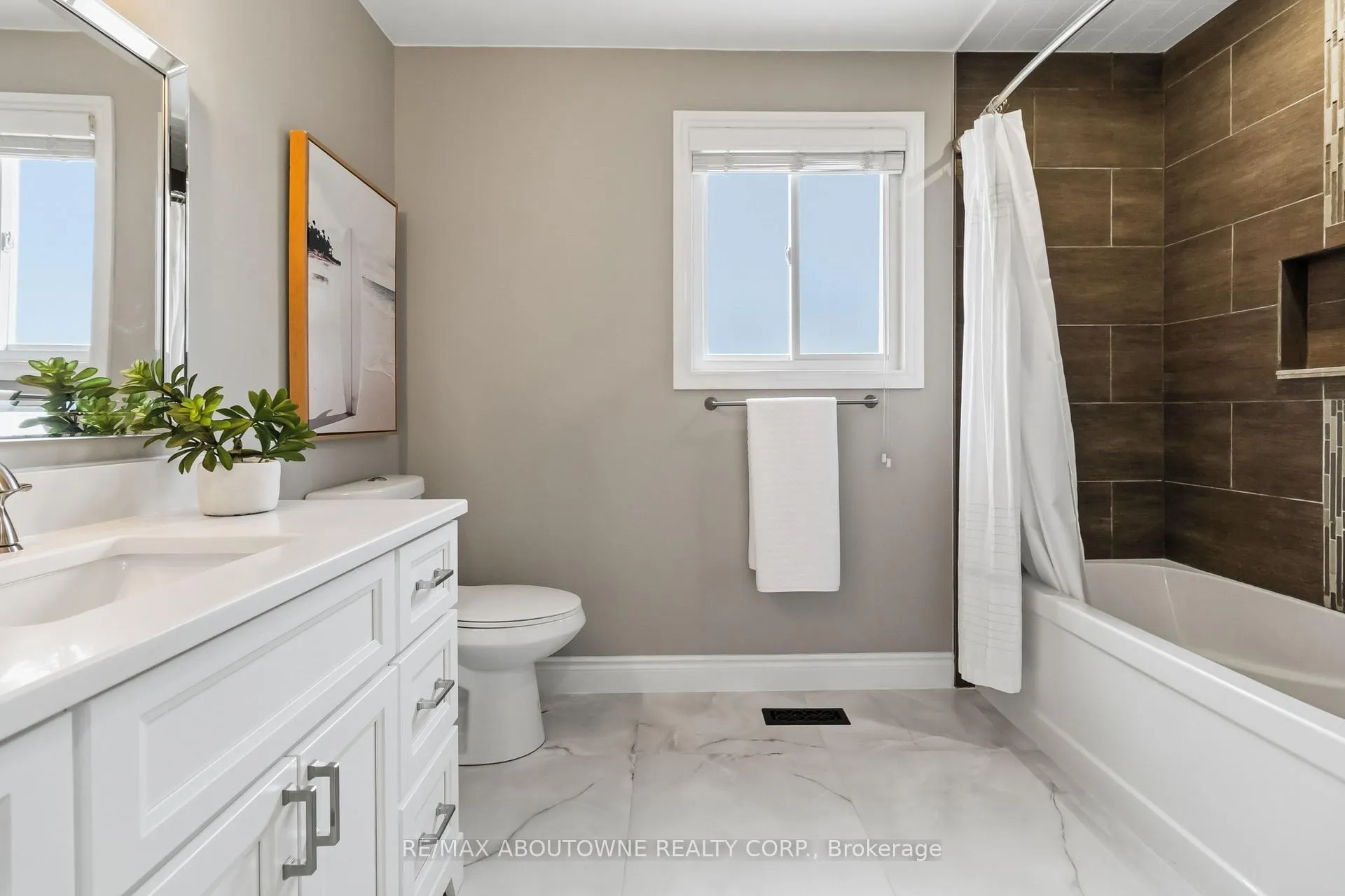Photo 27 of 2485 Woburn Crescent, Oakville, Bronte — HOMEH