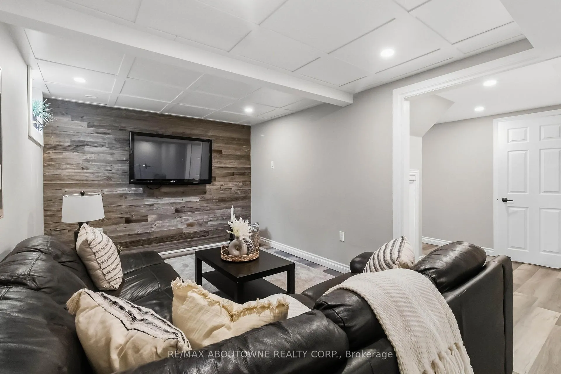 Photo 32 of 2485 Woburn Crescent, Oakville, Bronte — HOMEH