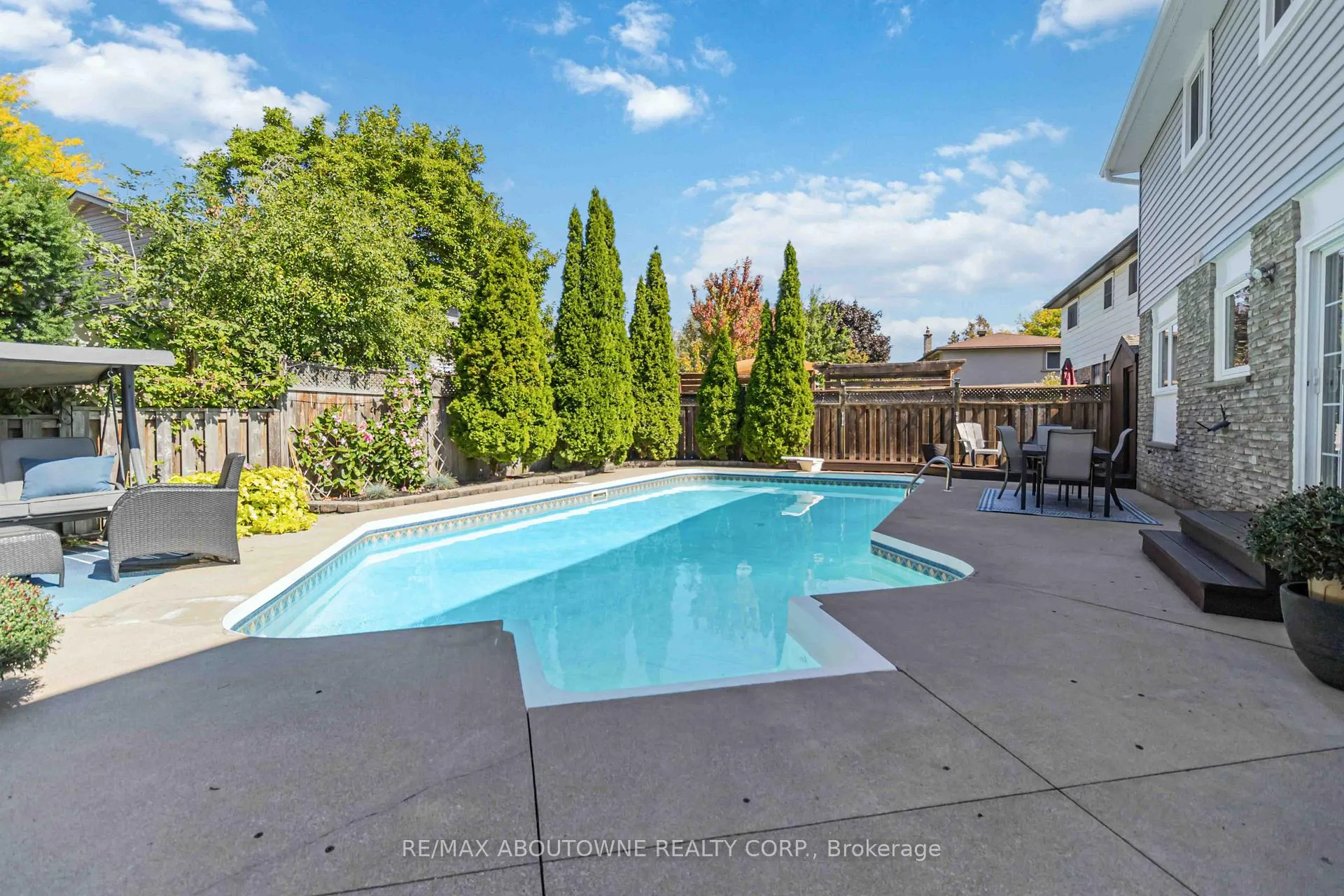 Photo 39 of 2485 Woburn Crescent, Oakville, Bronte — HOMEH