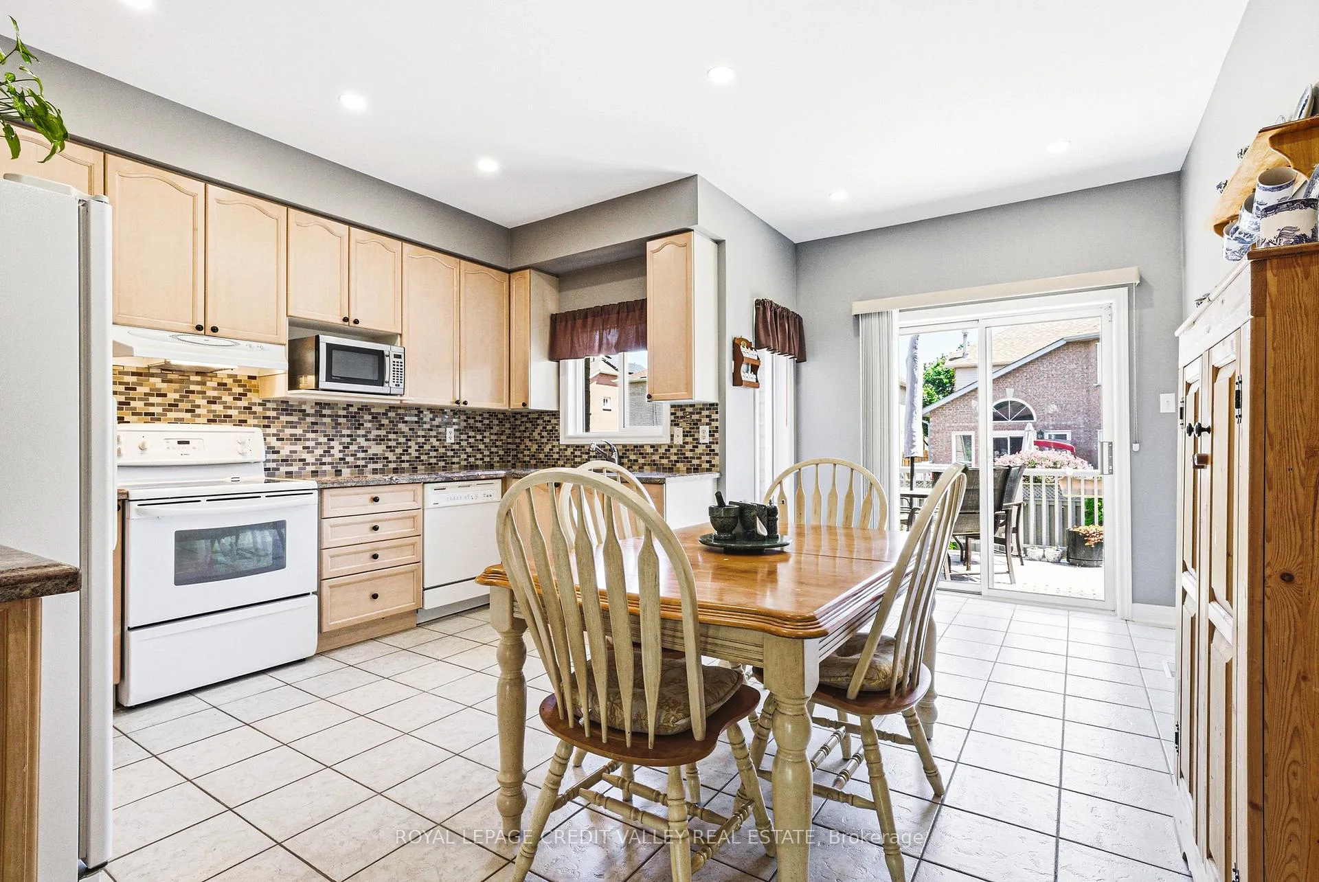 Photo 11 of 105 Pinebrook Circle, Caledon, Rural Caledon — HOMEH
