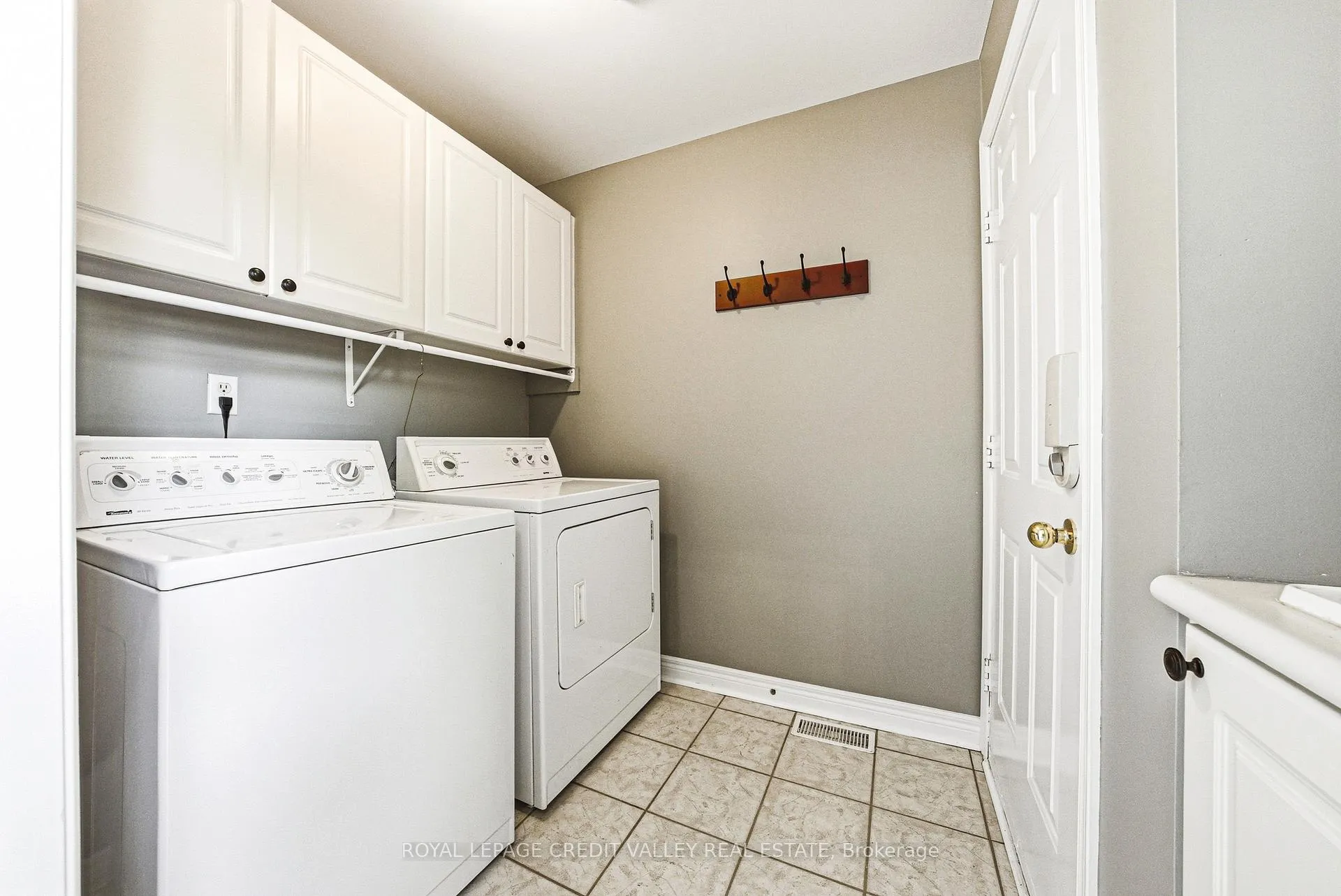 Photo 22 of 105 Pinebrook Circle, Caledon, Rural Caledon — HOMEH