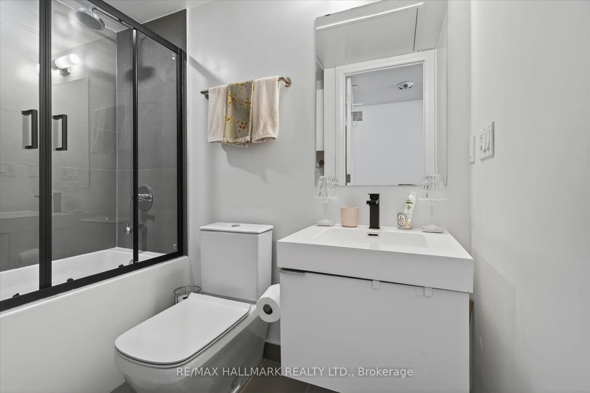 Photo 14 of Unit 1204, 99 Foxbar Road, Toronto, Yonge-St. Clair — HOMEH