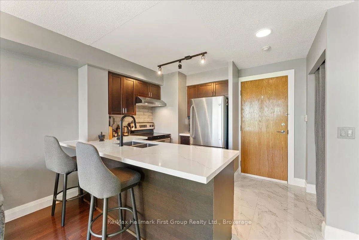 Photo 3 of Unit 416, 340 Watson Street W, Whitby, Port Whitby — HOMEH