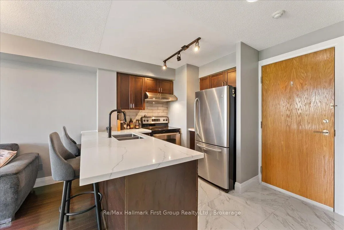 Photo 4 of Unit 416, 340 Watson Street W, Whitby, Port Whitby — HOMEH