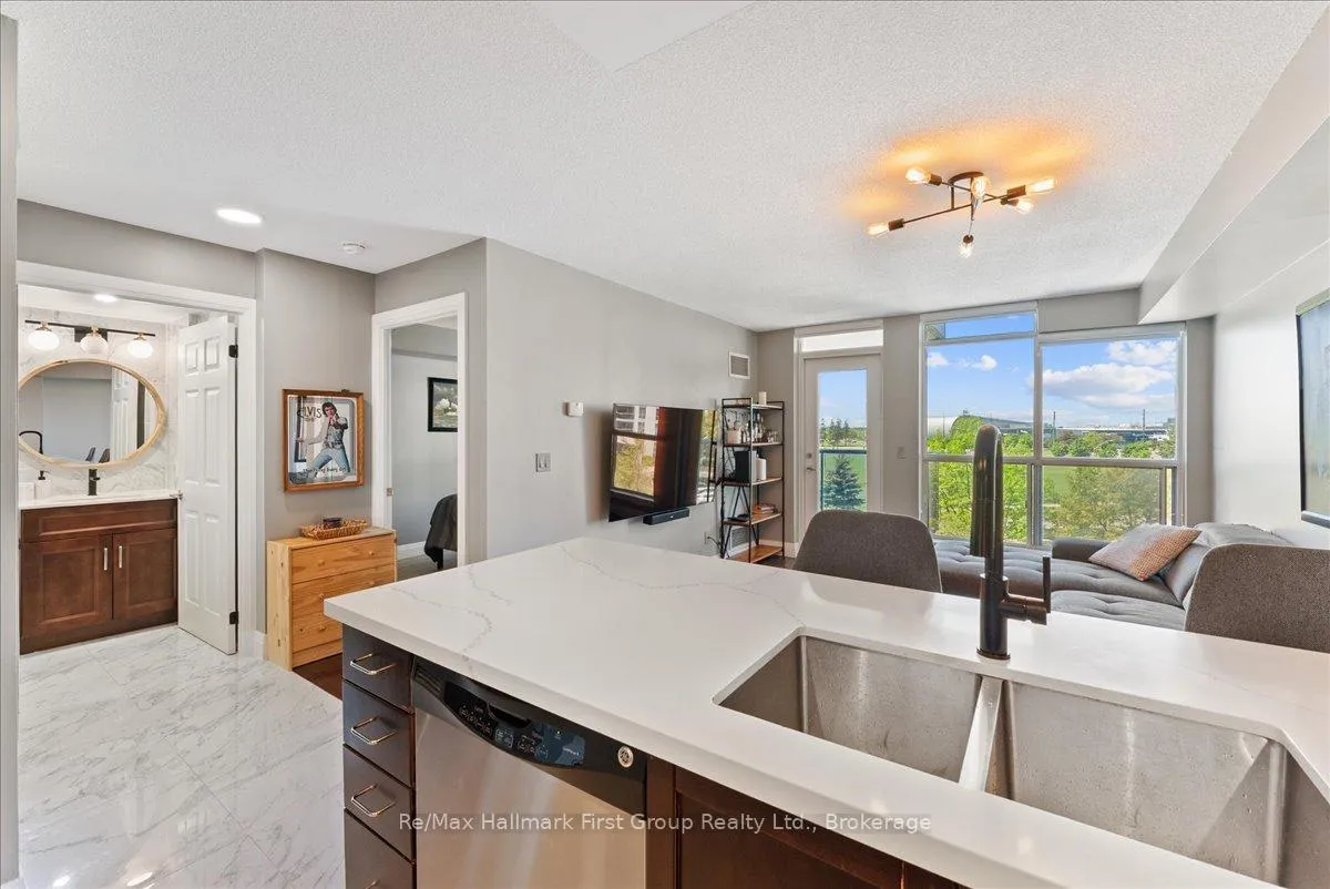 Photo 7 of Unit 416, 340 Watson Street W, Whitby, Port Whitby — HOMEH