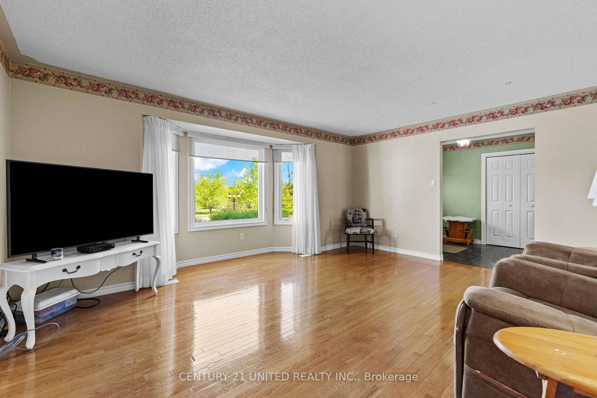 Photo 5 of 209 Lonsberry Lane, Douro-Dummer — HOMEH