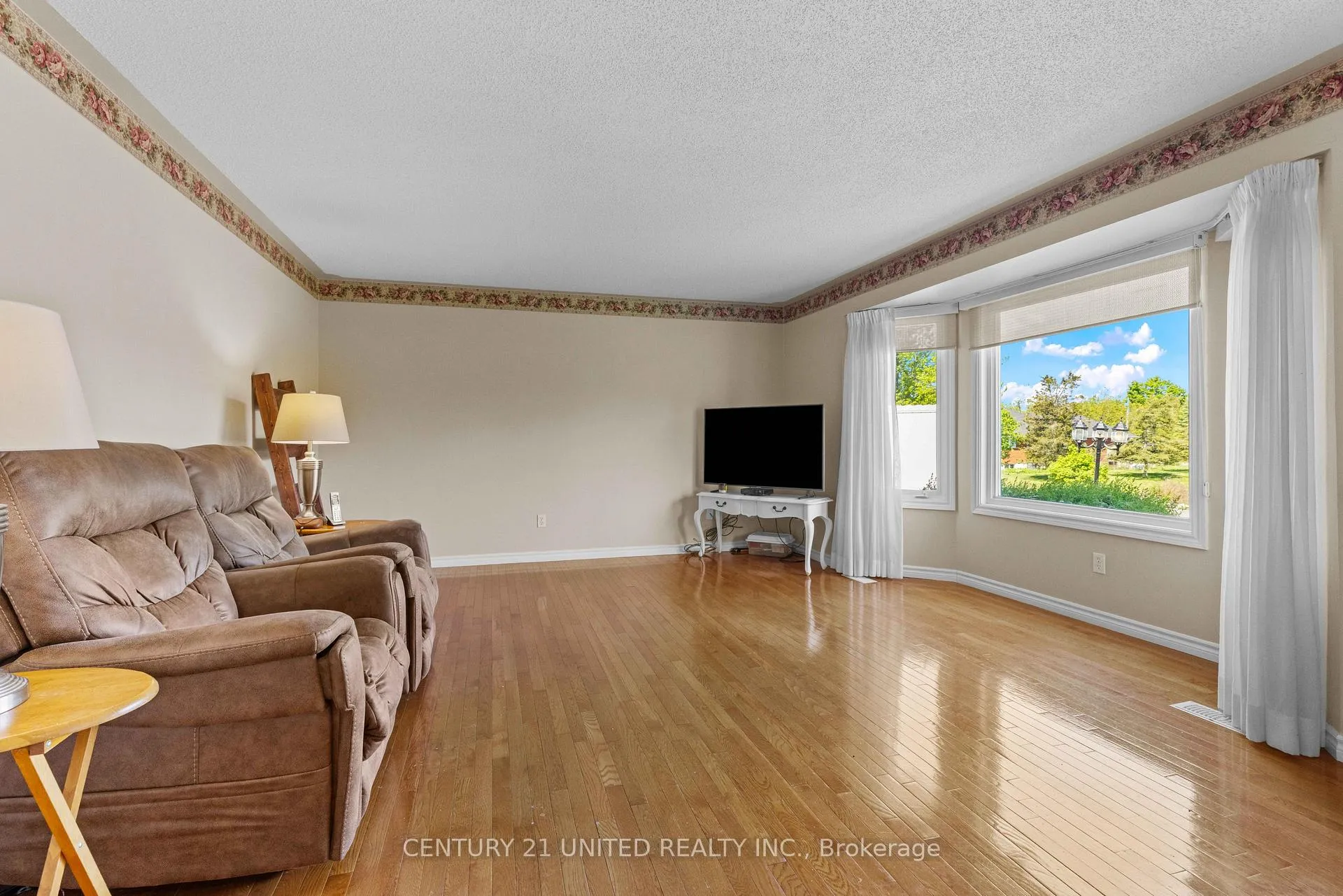 Photo 6 of 209 Lonsberry Lane, Douro-Dummer — HOMEH