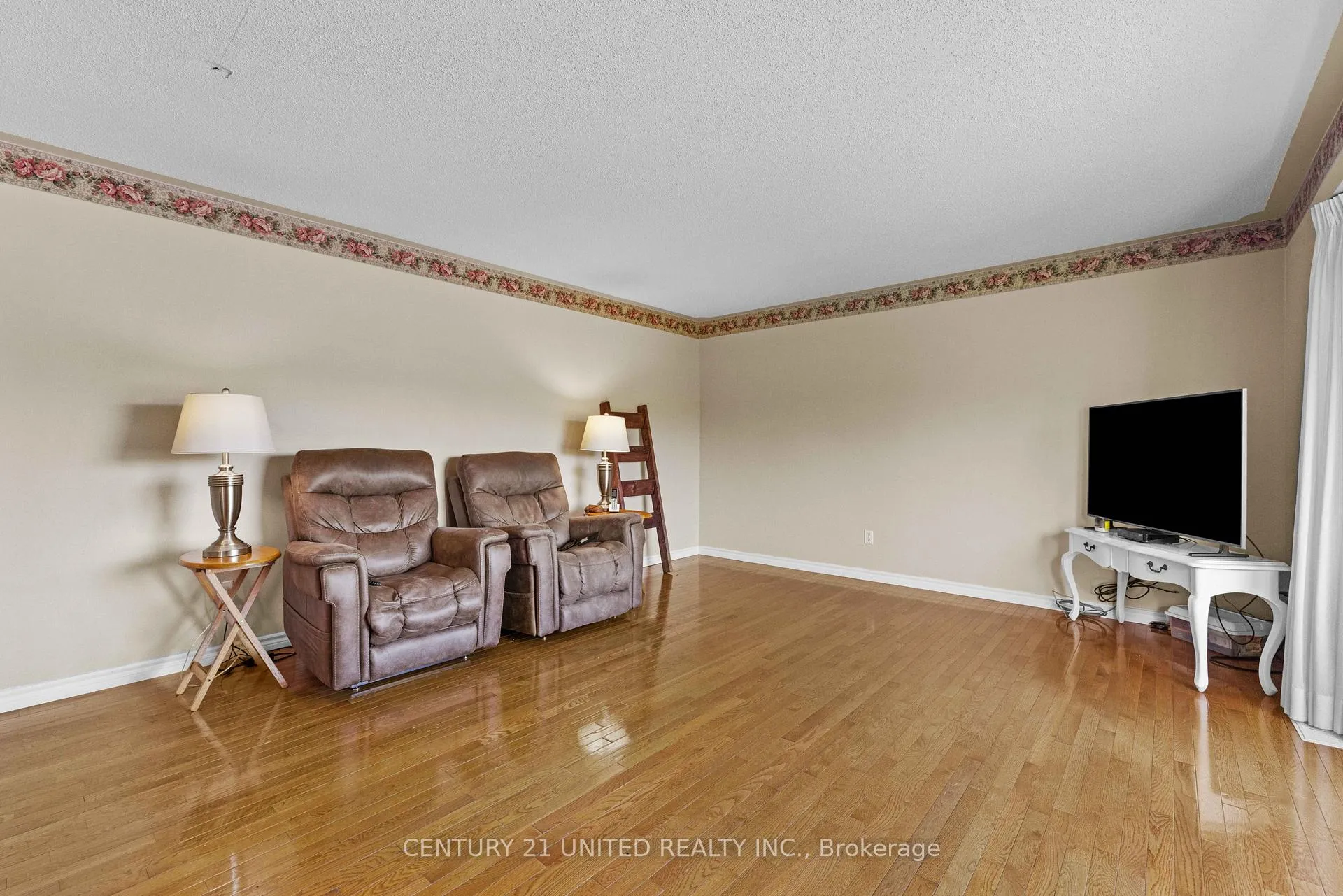 Photo 7 of 209 Lonsberry Lane, Douro-Dummer — HOMEH