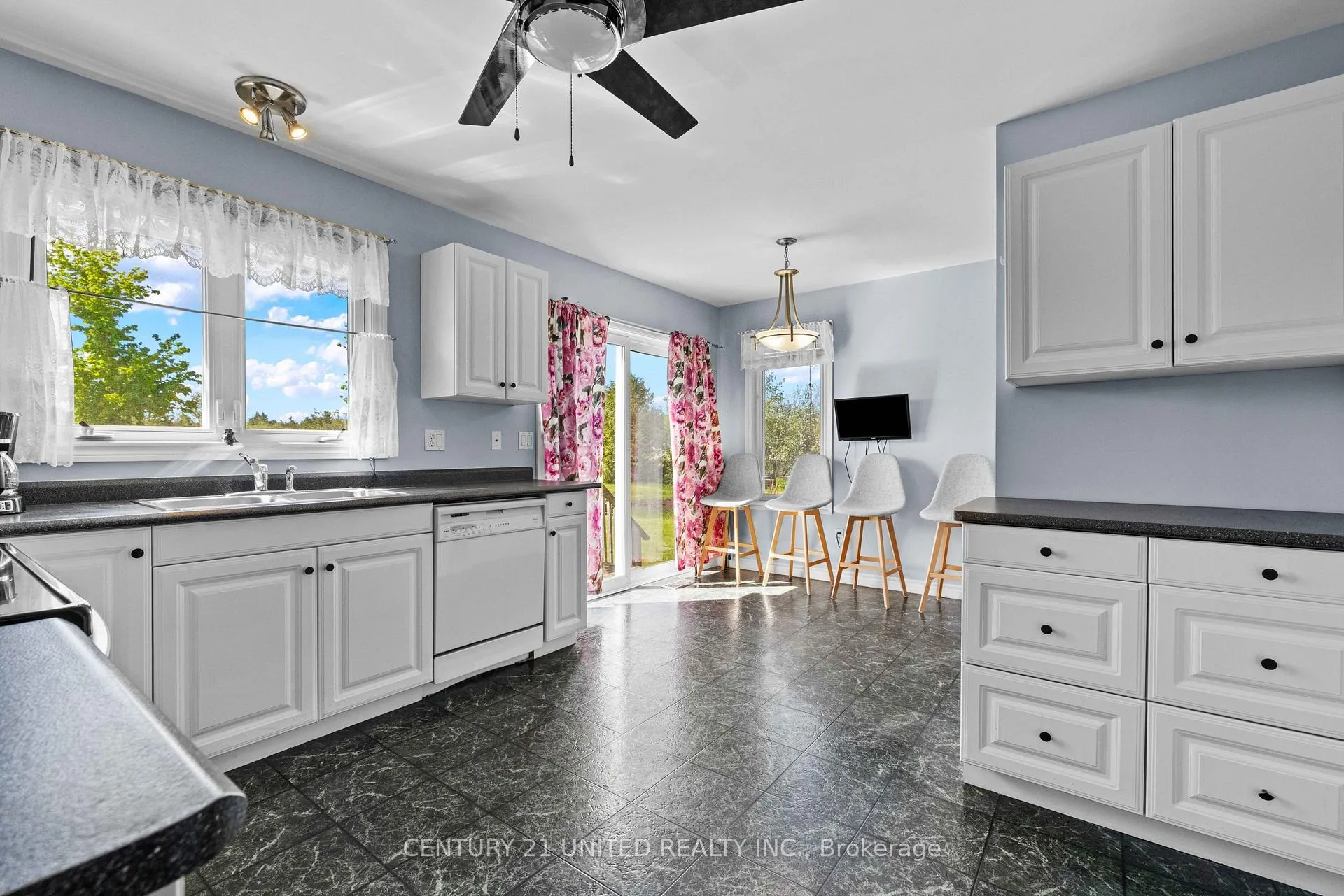 Photo 11 of 209 Lonsberry Lane, Douro-Dummer — HOMEH