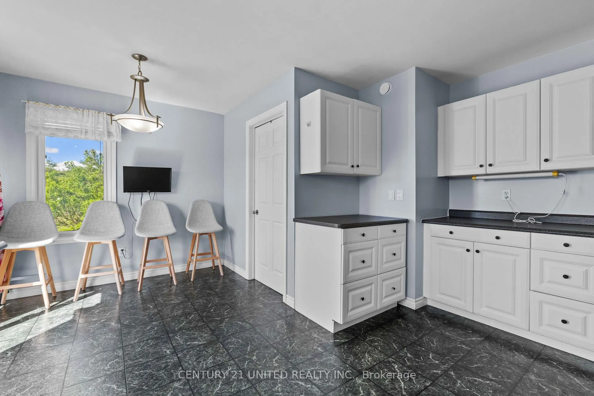 Photo 12 of 209 Lonsberry Lane, Douro-Dummer — HOMEH