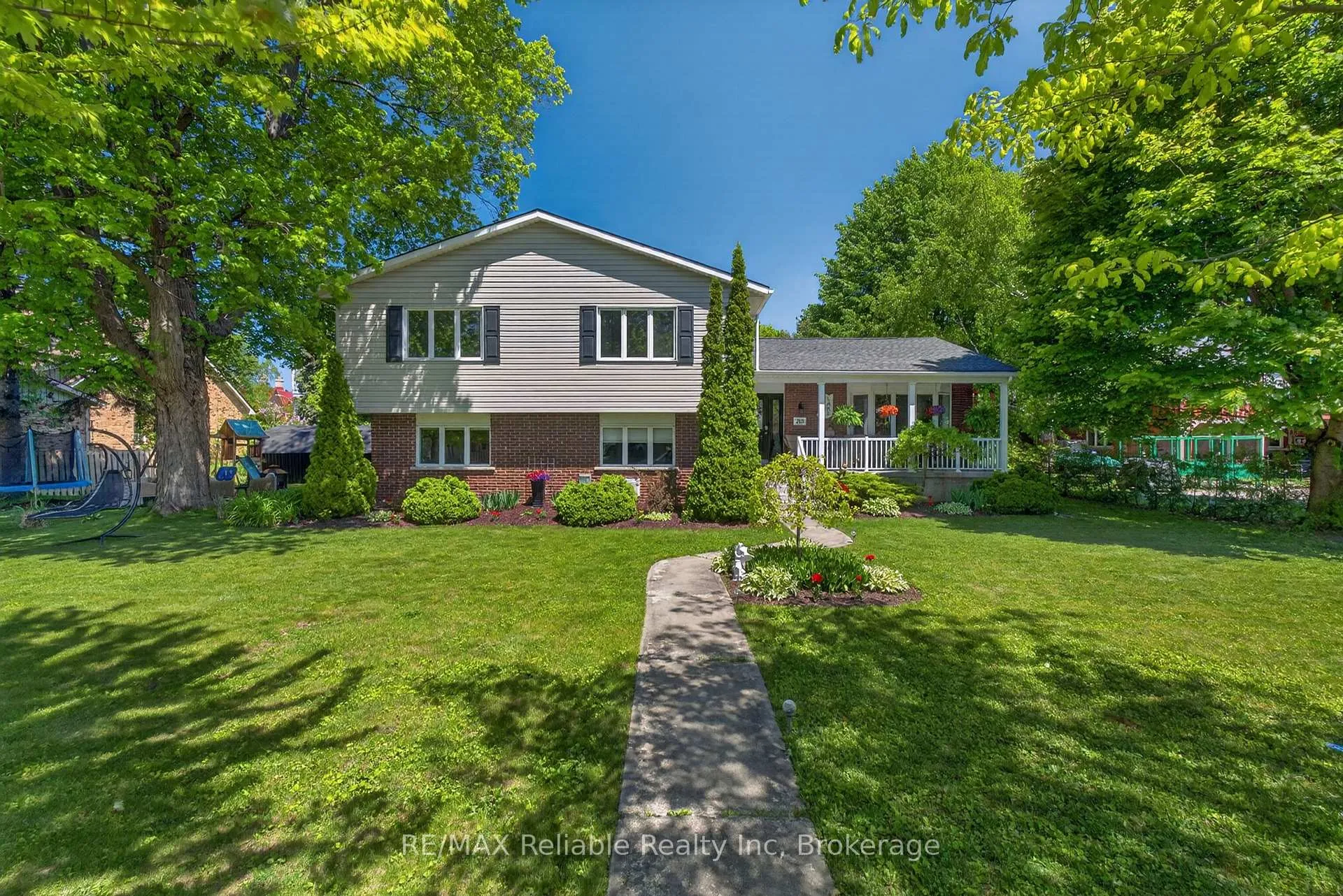 Photo 1 of 248 Britannia Road W, Goderich, Goderich (Town) — HOMEH