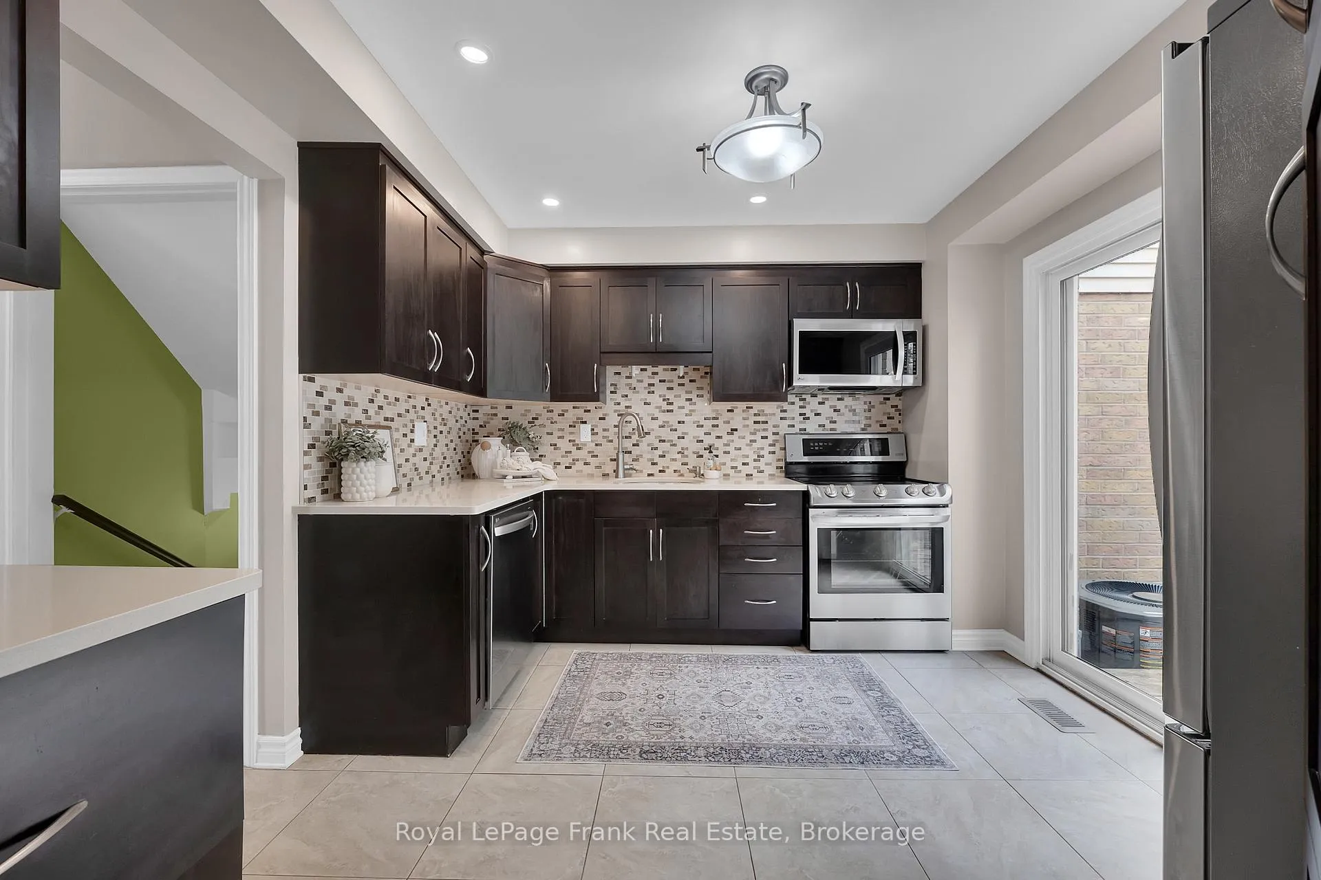 Photo 5 of 107 Yorkville Drive, Clarington, Courtice — HOMEH
