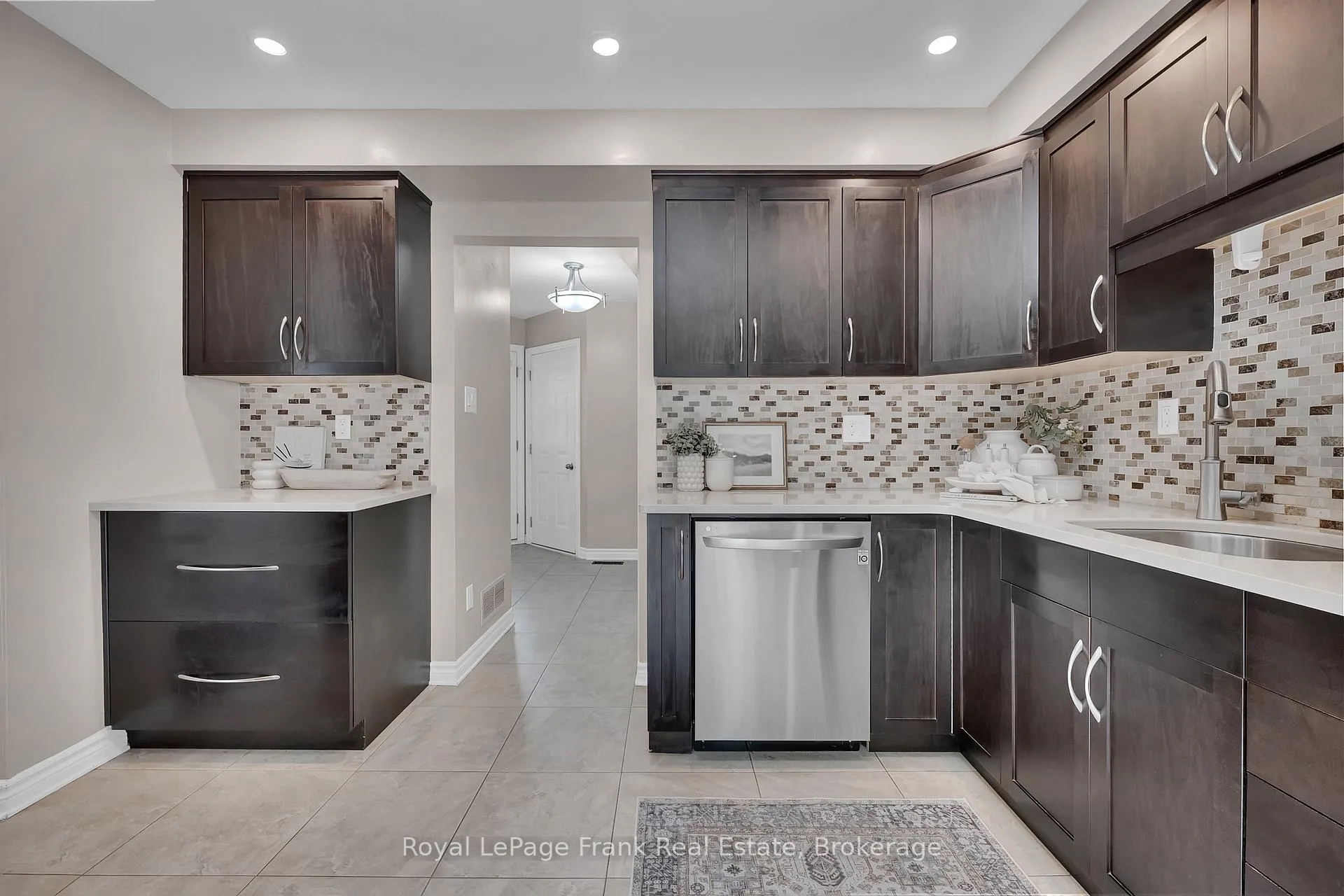 Photo 8 of 107 Yorkville Drive, Clarington, Courtice — HOMEH