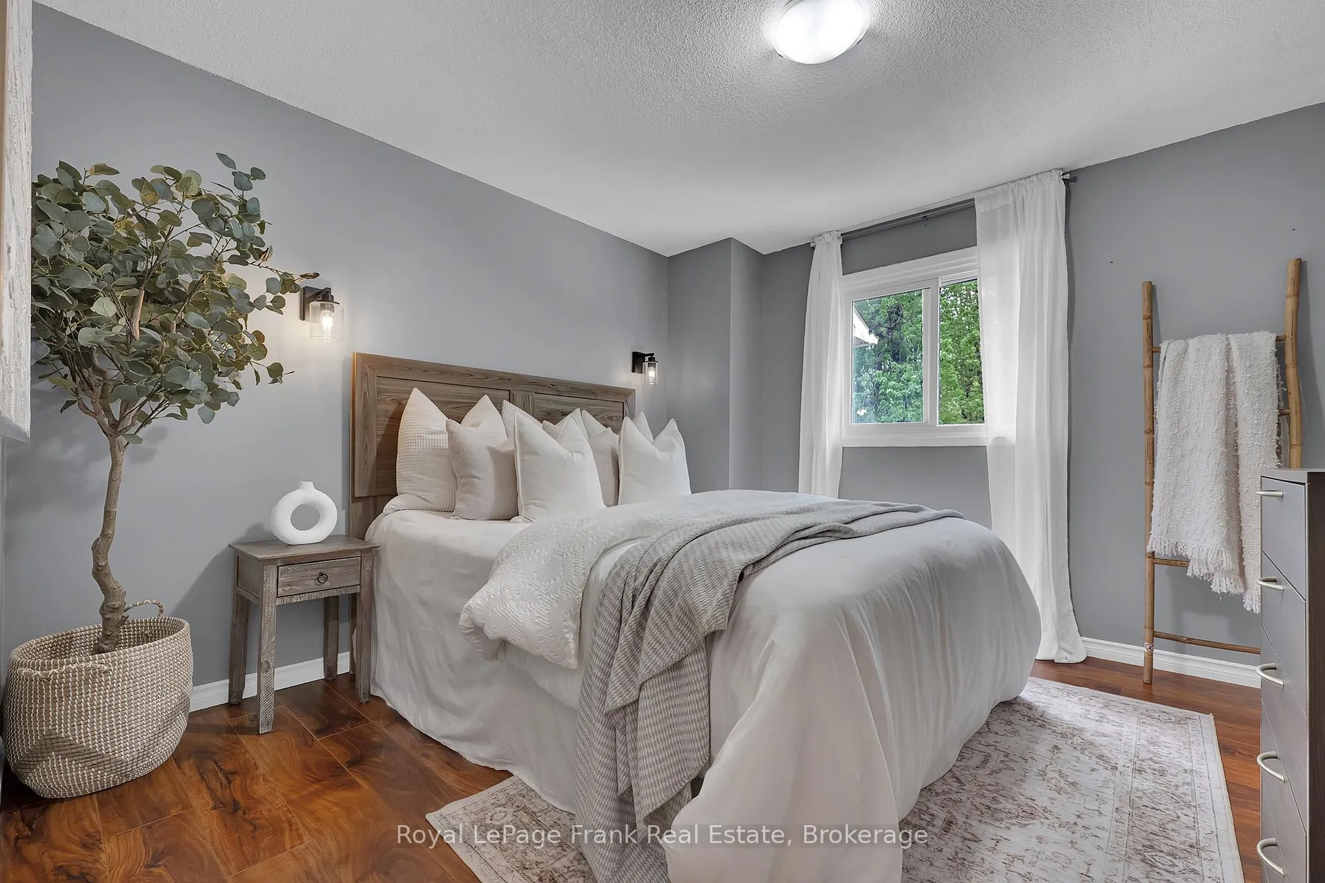 Photo 10 of 107 Yorkville Drive, Clarington, Courtice — HOMEH
