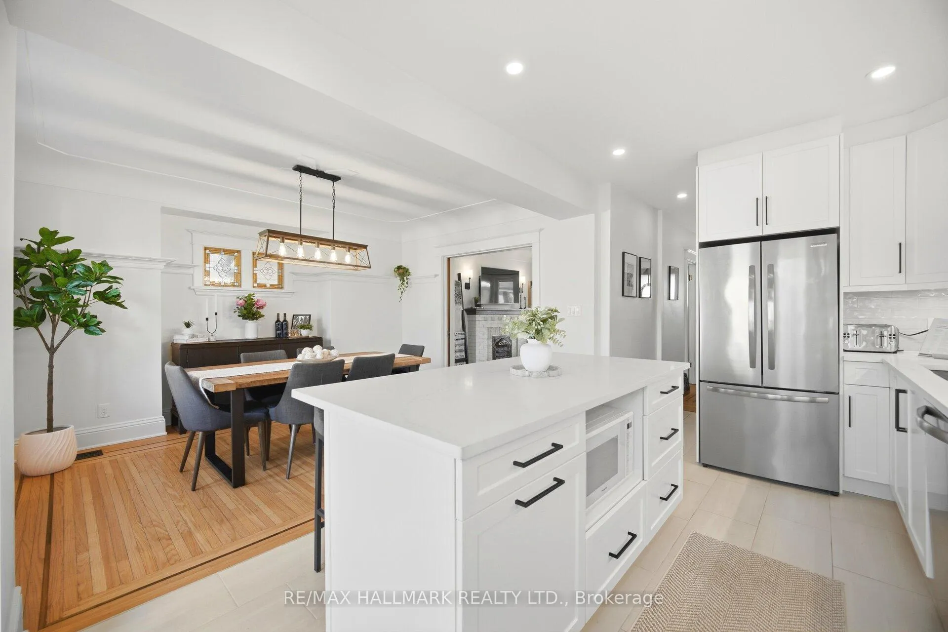 Photo 2 of 54 Province Street S, Hamilton, Delta — HOMEH