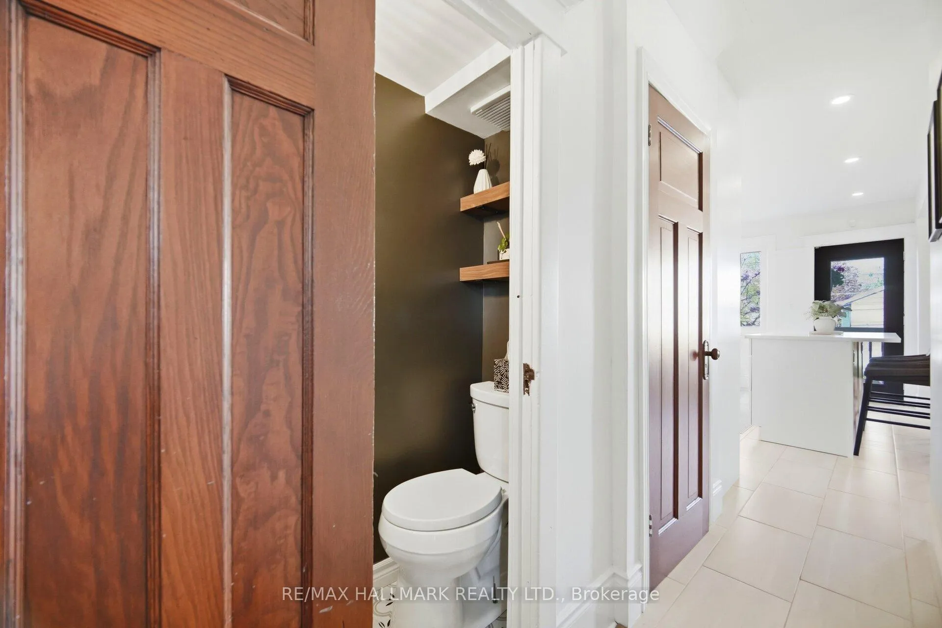 Photo 10 of 54 Province Street S, Hamilton, Delta — HOMEH
