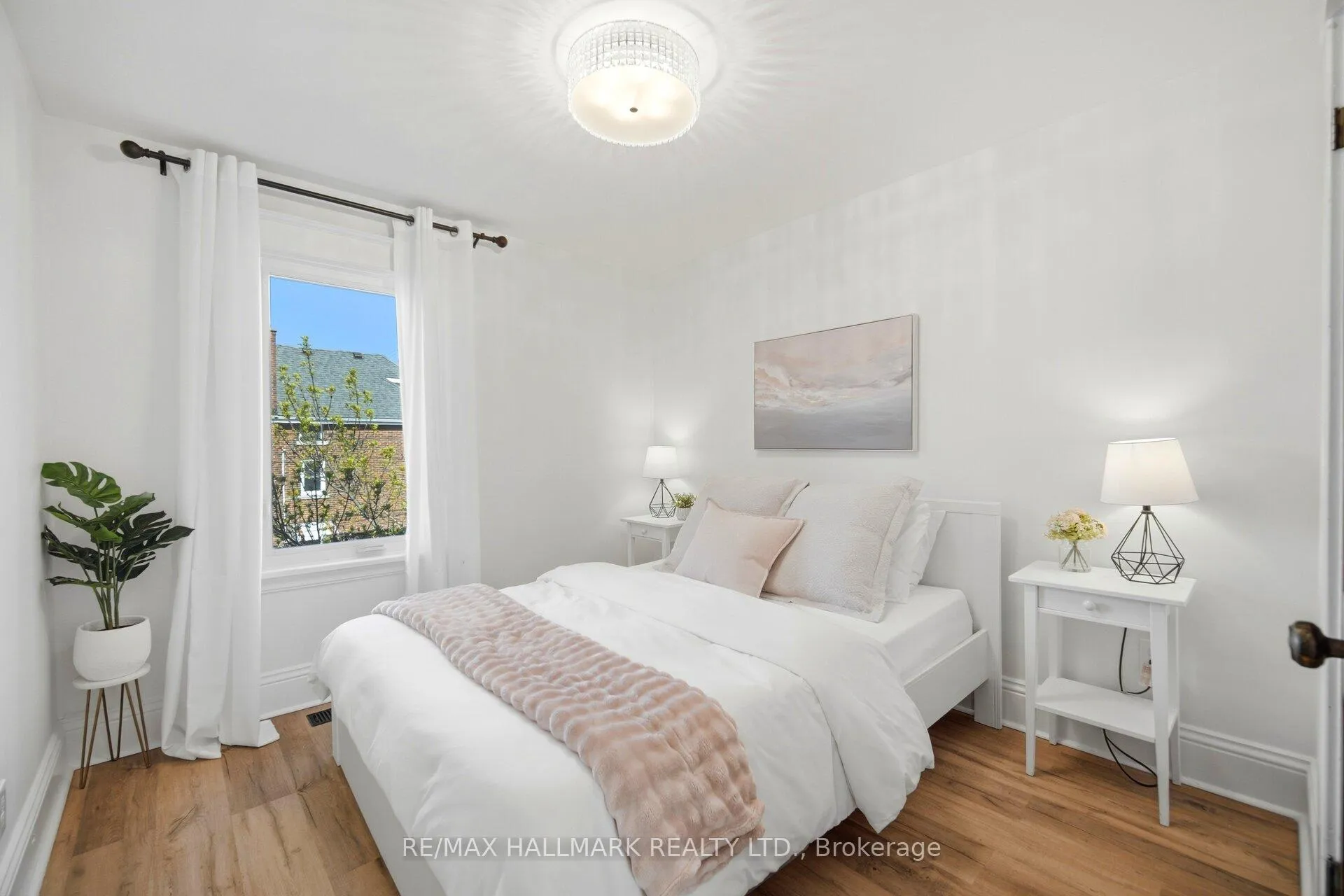 Photo 14 of 54 Province Street S, Hamilton, Delta — HOMEH