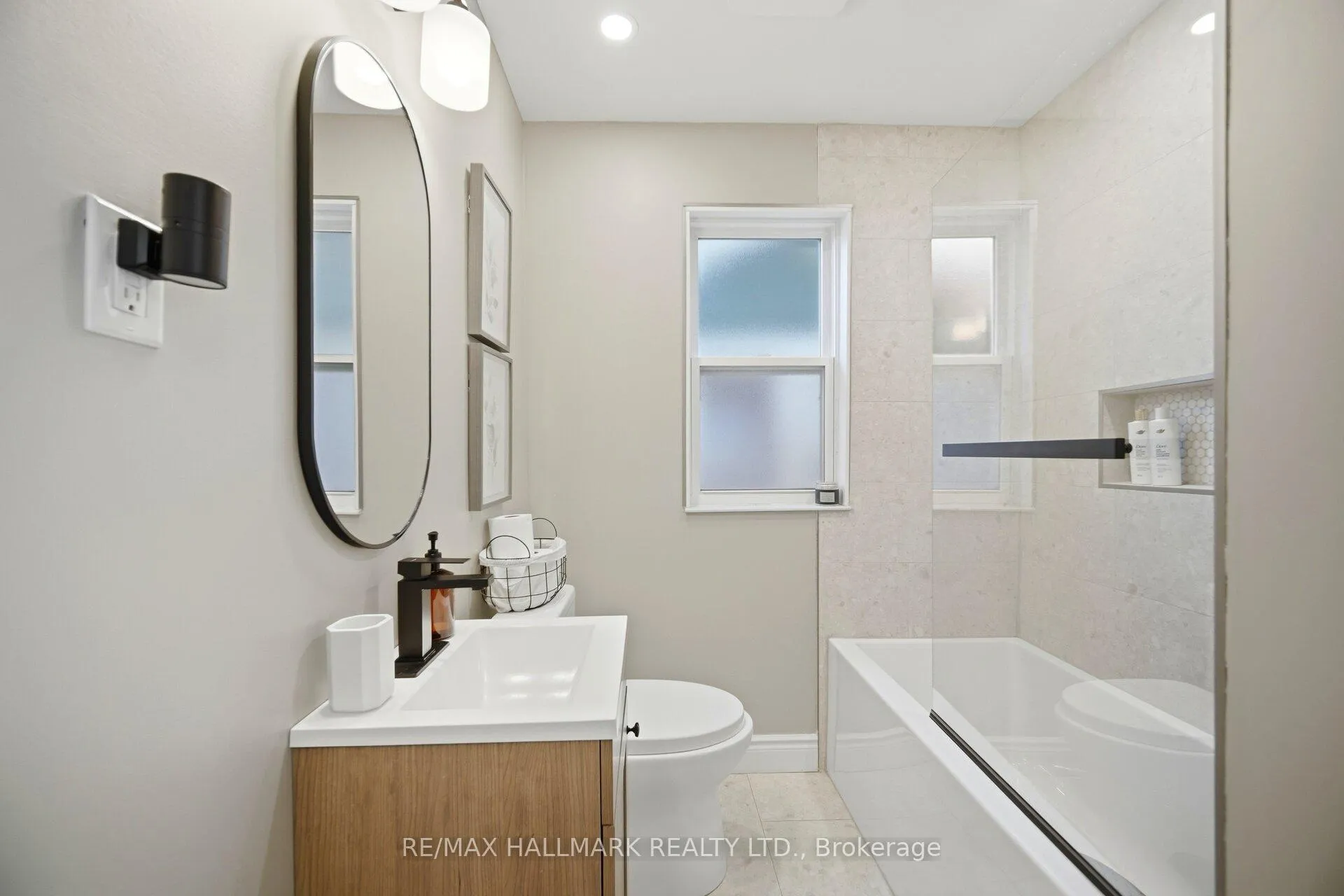 Photo 15 of 54 Province Street S, Hamilton, Delta — HOMEH