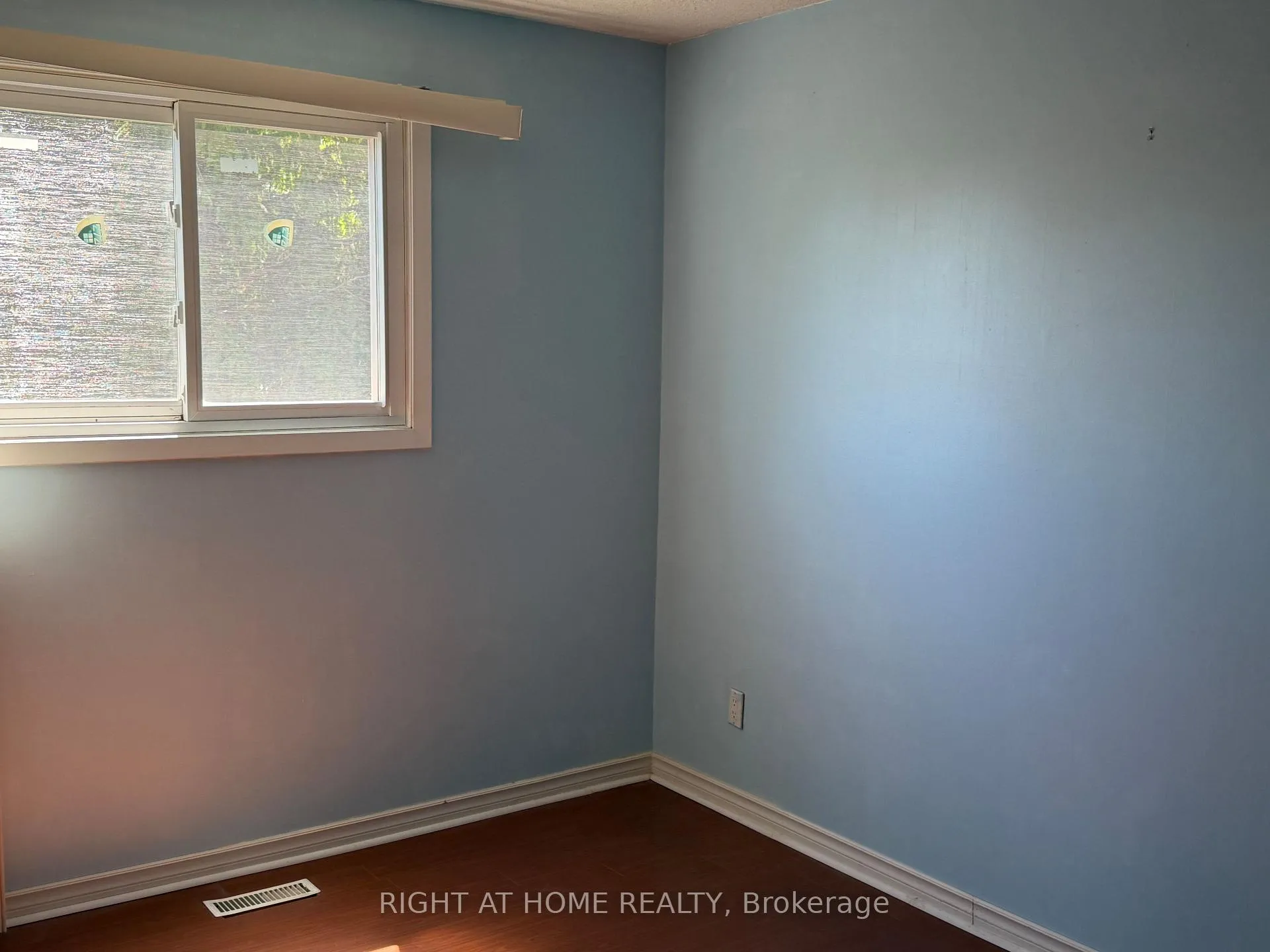 Photo 8 of 109 Beech Street, Brampton, Brampton North — HOMEH