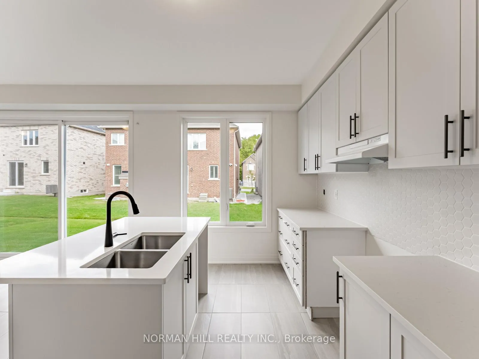 Photo 10 of 15 Lilestone Drive, Brampton, Credit Valley — HOMEH