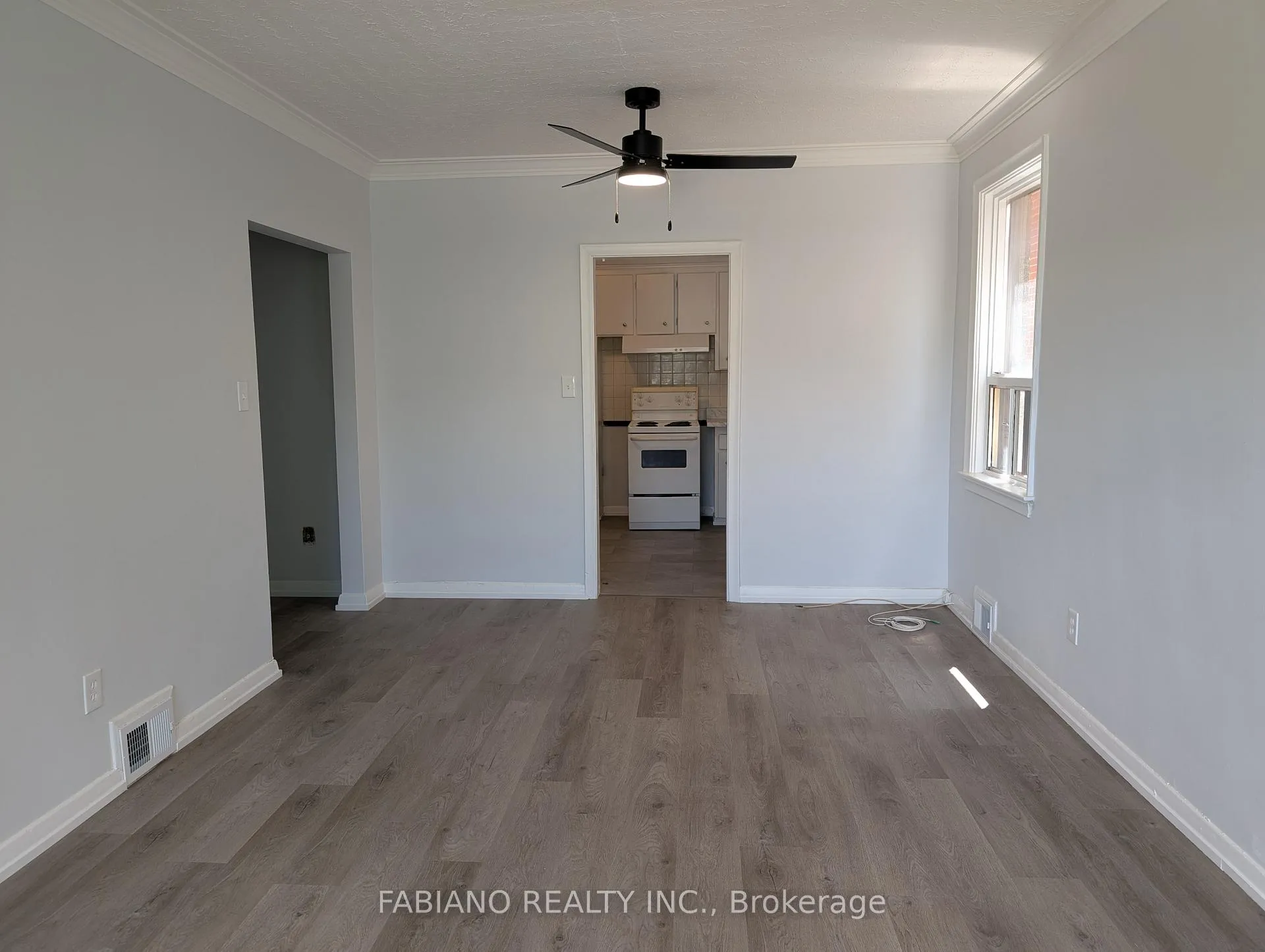 Photo 4 of Unit 2, 5 Hertford Avenue, Toronto, Keelesdale-Eglinton West — HOMEH
