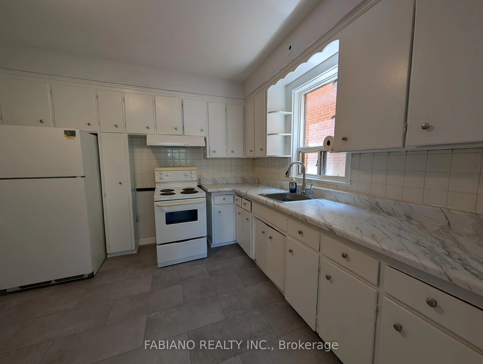 Photo 7 of Unit 2, 5 Hertford Avenue, Toronto, Keelesdale-Eglinton West — HOMEH