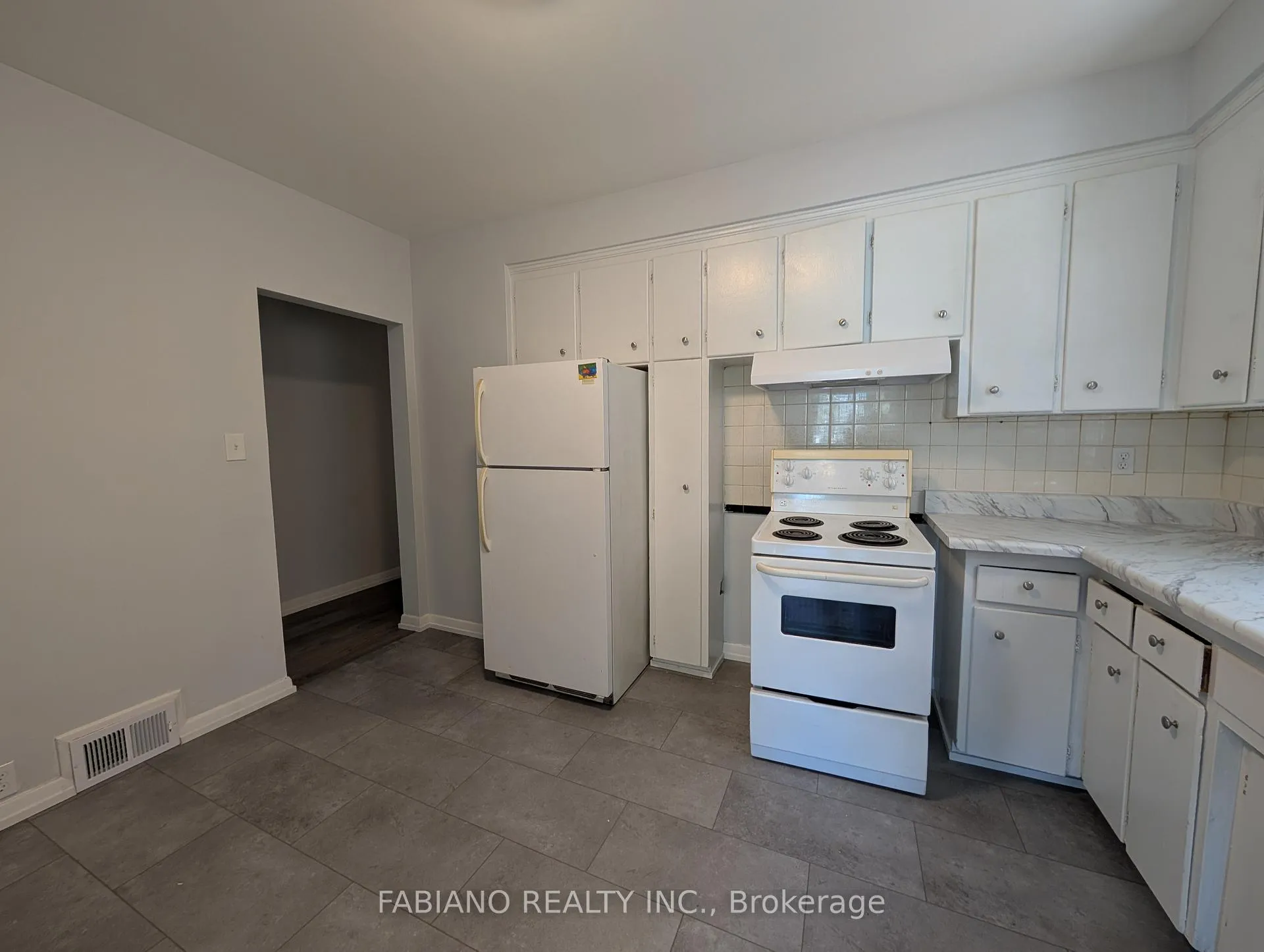 Photo 8 of Unit 2, 5 Hertford Avenue, Toronto, Keelesdale-Eglinton West — HOMEH