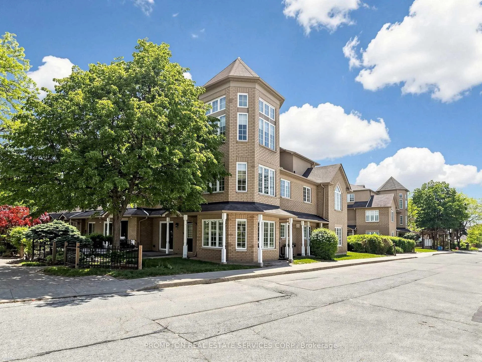Photo 1 of Unit 21, 5 St.Moritz Way, Markham, Unionville — HOMEH