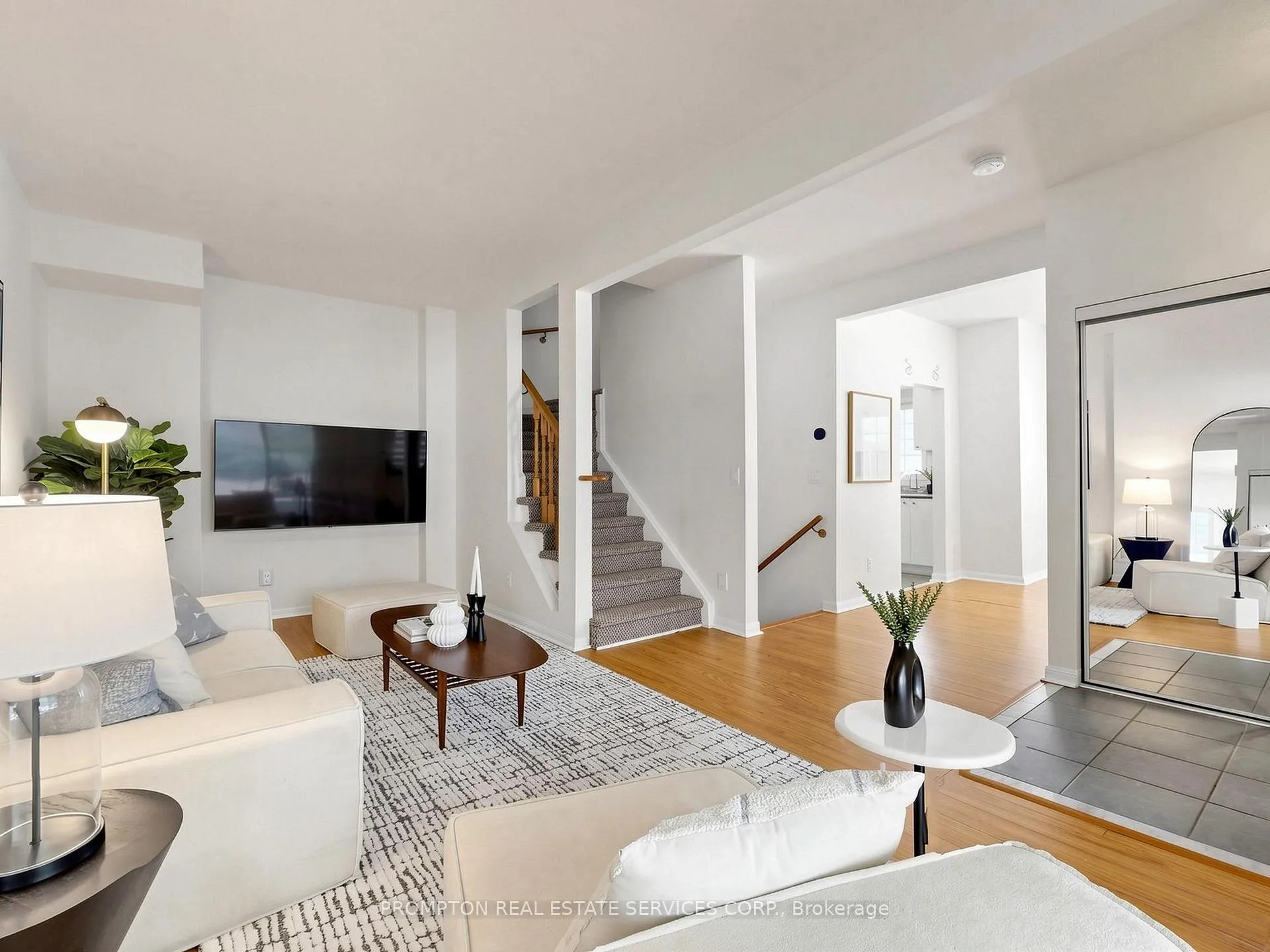 Photo 5 of Unit 21, 5 St.Moritz Way, Markham, Unionville — HOMEH