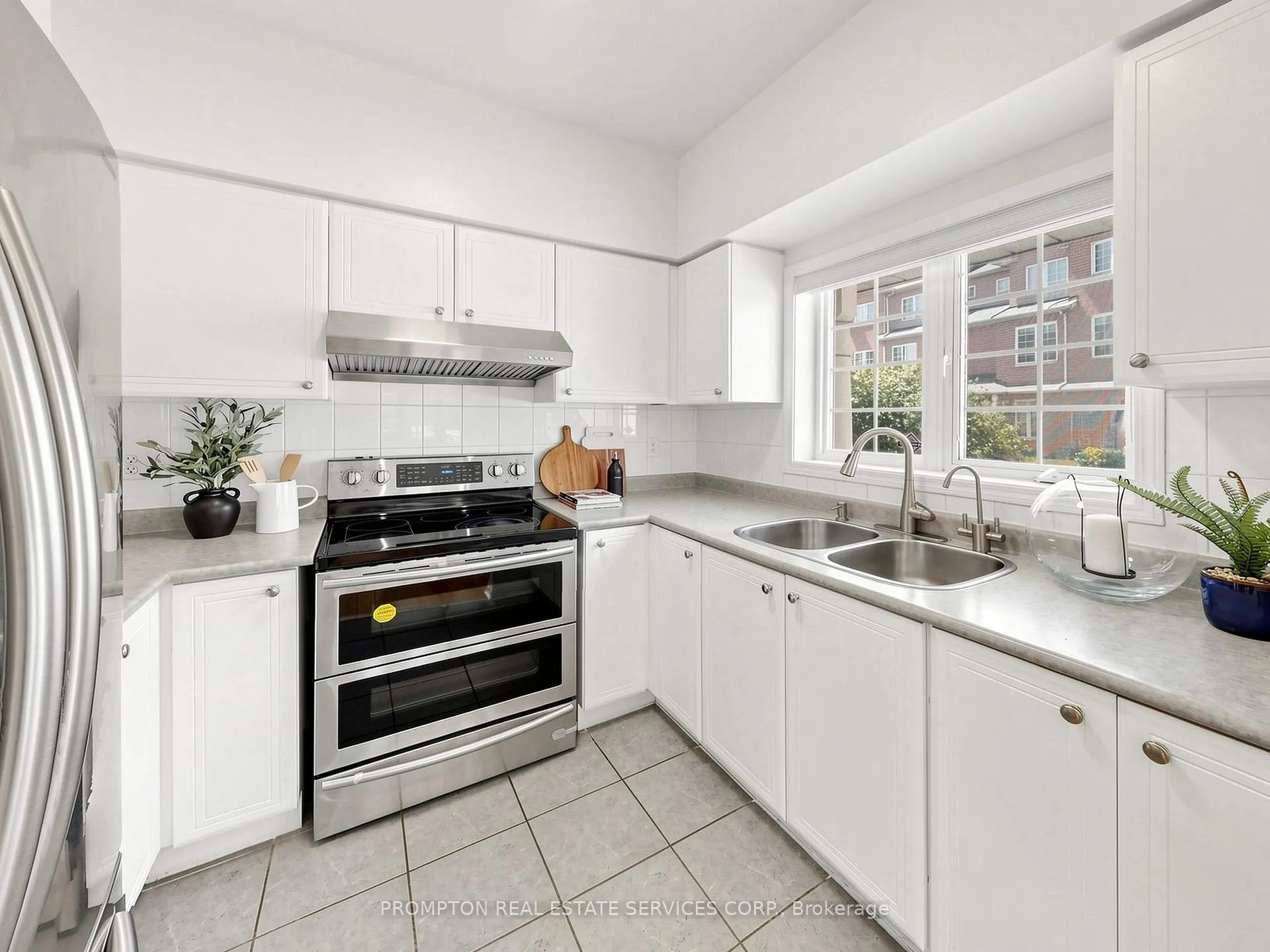 Photo 7 of Unit 21, 5 St.Moritz Way, Markham, Unionville — HOMEH