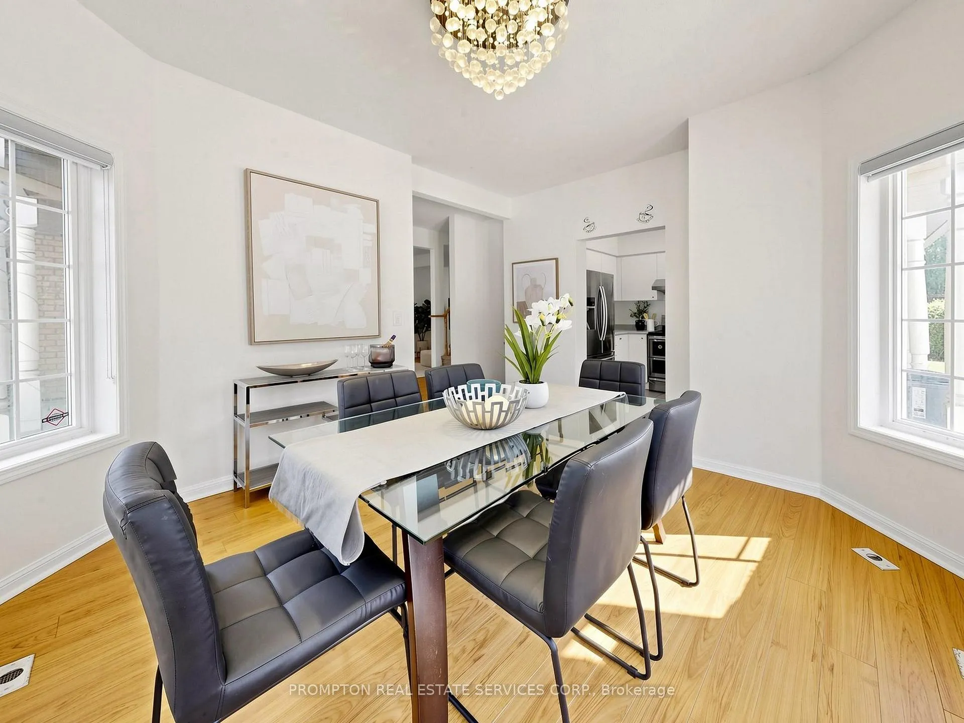 Photo 11 of Unit 21, 5 St.Moritz Way, Markham, Unionville — HOMEH