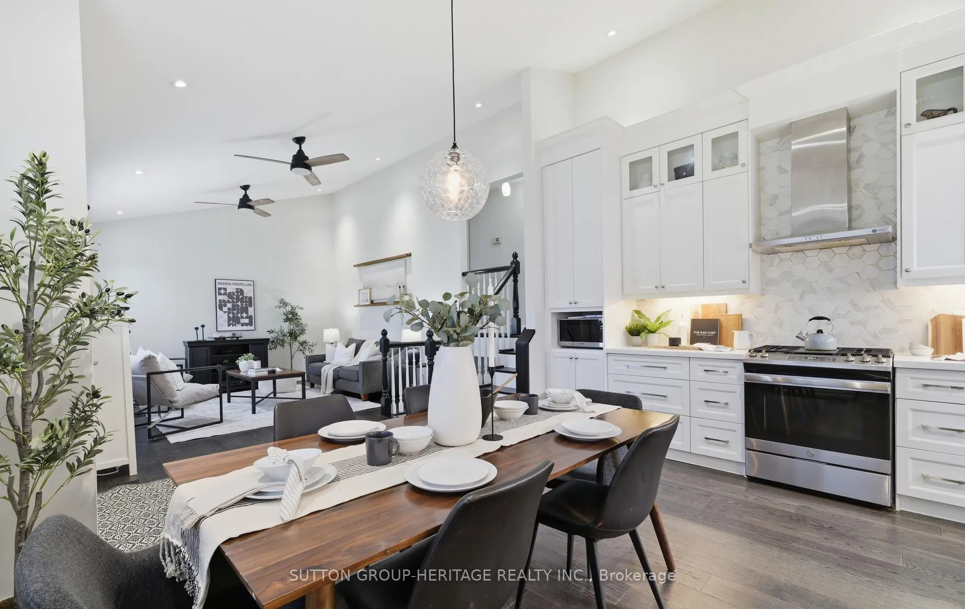 Photo 2 of 919 Bayview Avenue, Whitby, Downtown Whitby — HOMEH