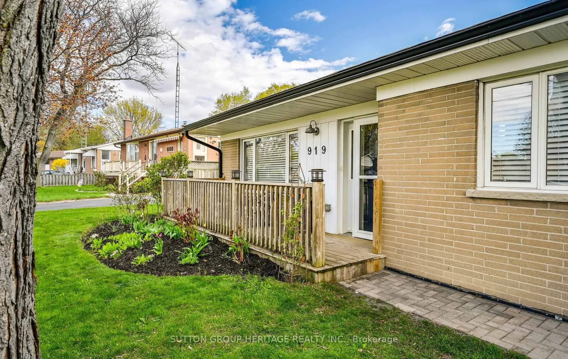 Photo 5 of 919 Bayview Avenue, Whitby, Downtown Whitby — HOMEH