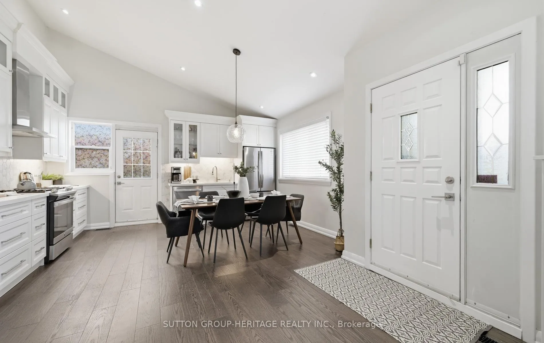 Photo 7 of 919 Bayview Avenue, Whitby, Downtown Whitby — HOMEH