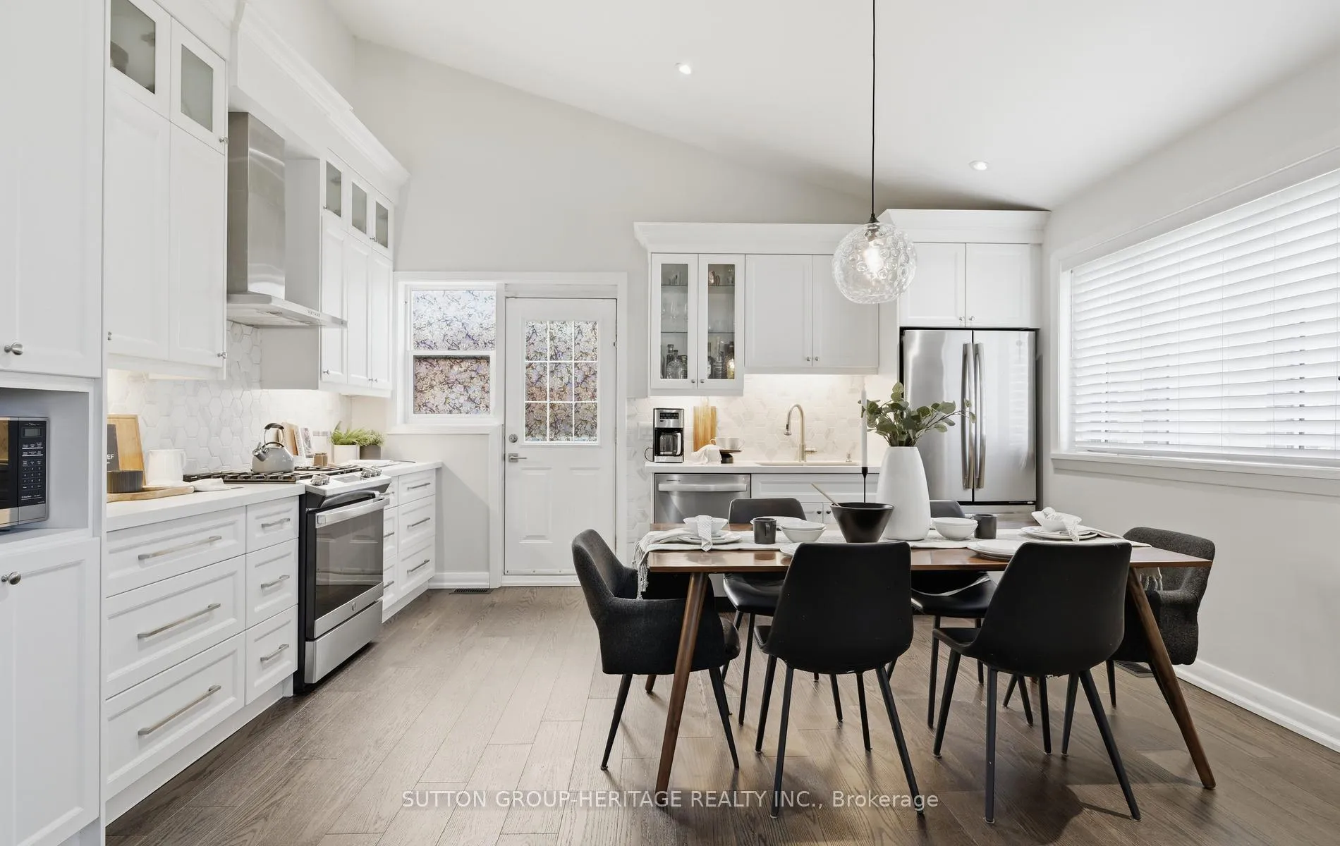 Photo 8 of 919 Bayview Avenue, Whitby, Downtown Whitby — HOMEH