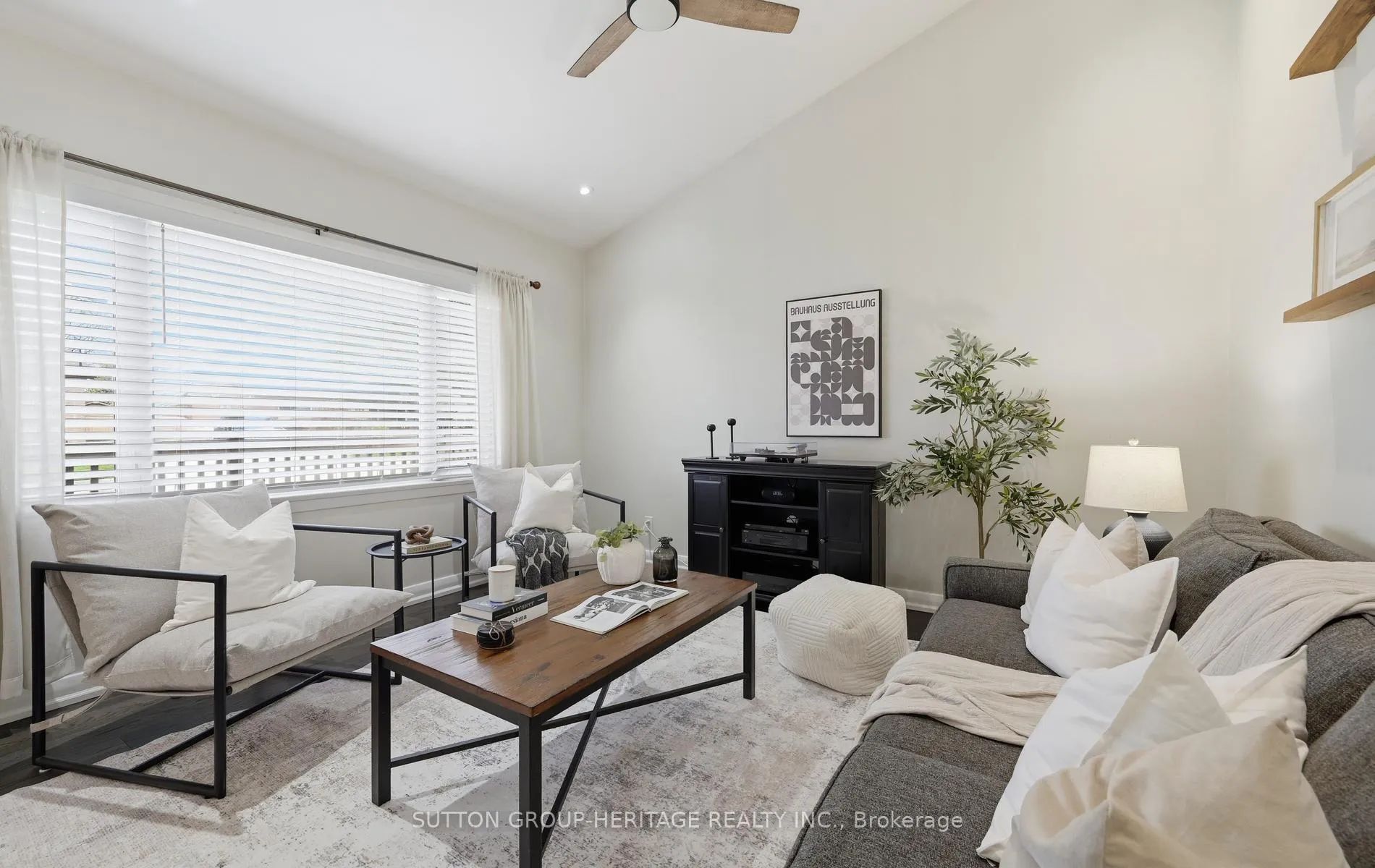 Photo 16 of 919 Bayview Avenue, Whitby, Downtown Whitby — HOMEH