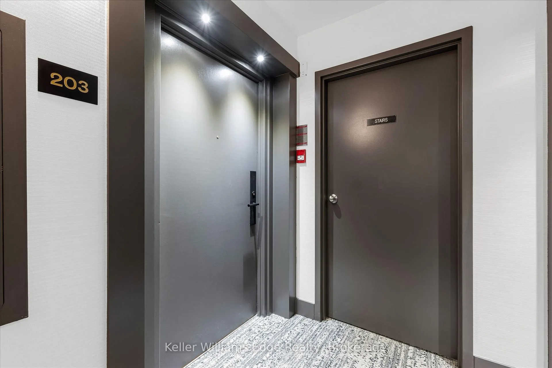 Photo 3 of Unit 203, 185 Robinson Street, Oakville, Old Oakville — HOMEH