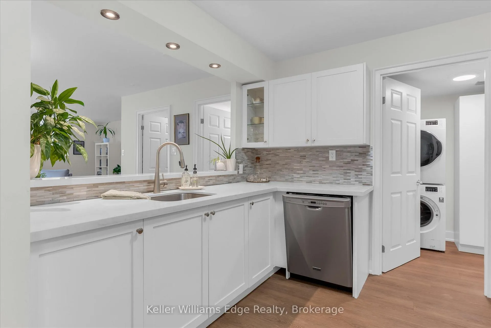 Photo 5 of Unit 203, 185 Robinson Street, Oakville, Old Oakville — HOMEH