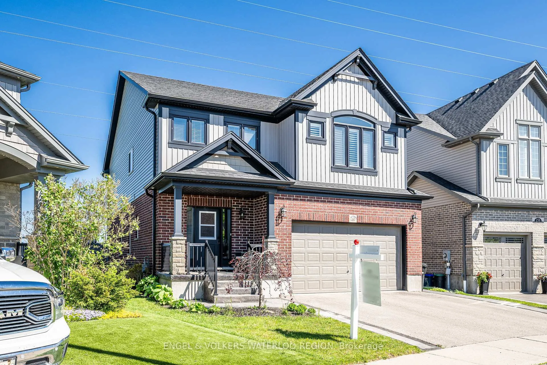 Photo 2 of 260 Dewdrop Crescent, Waterloo — HOMEH