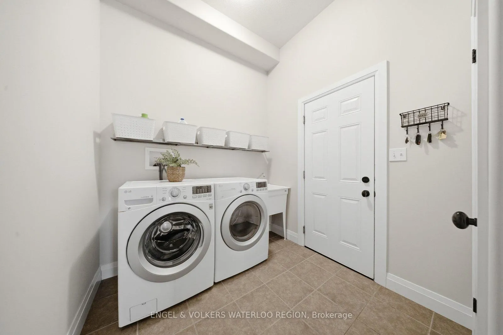 Photo 19 of 260 Dewdrop Crescent, Waterloo — HOMEH