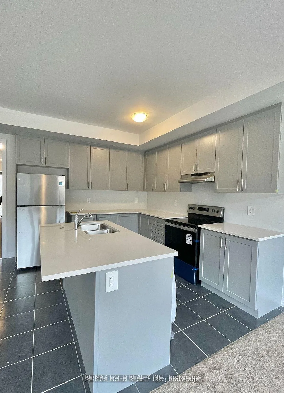 Photo 6 of 102 Corley Street, Kawartha Lakes, Lindsay — HOMEH