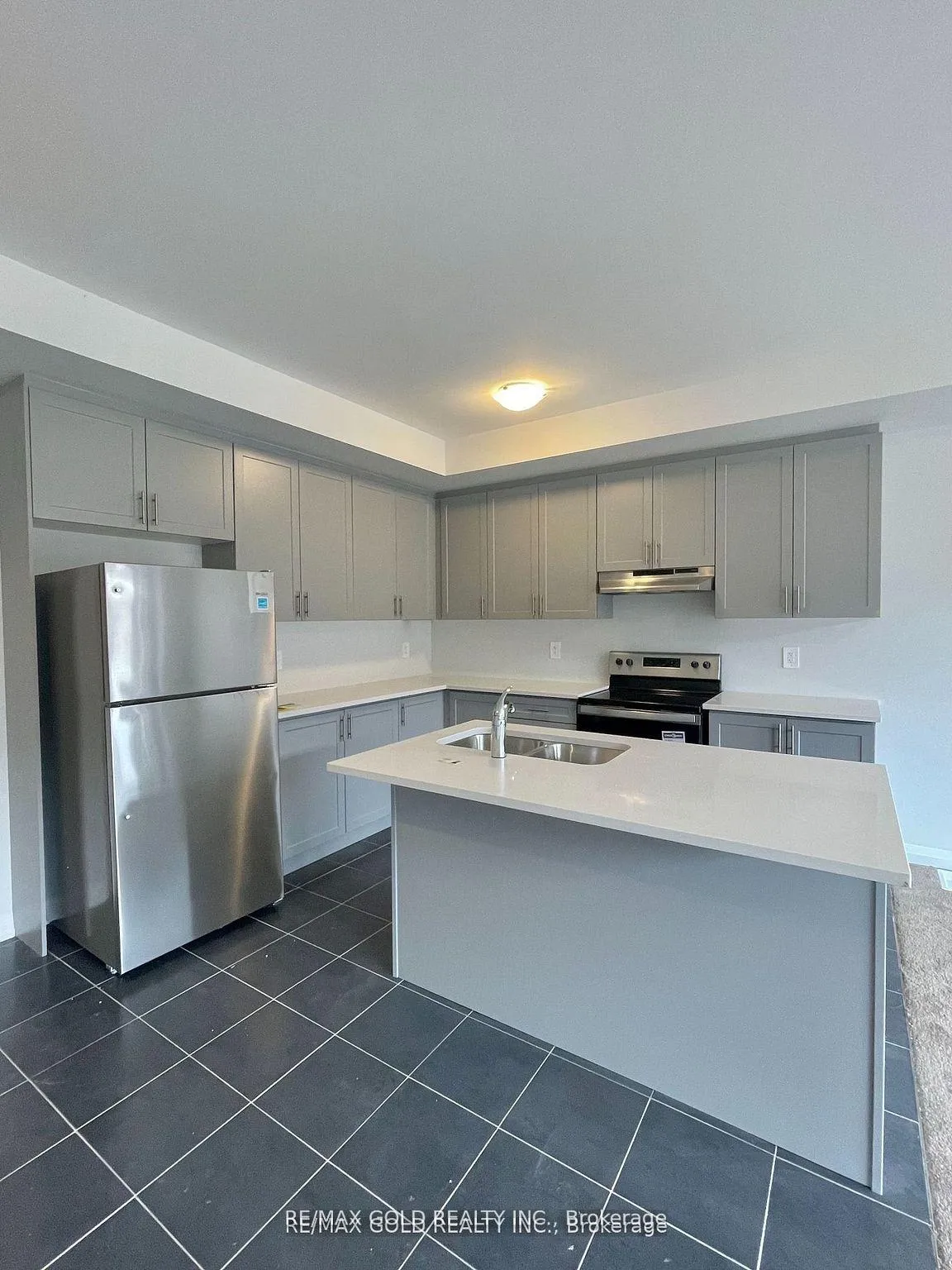 Photo 9 of 102 Corley Street, Kawartha Lakes, Lindsay — HOMEH