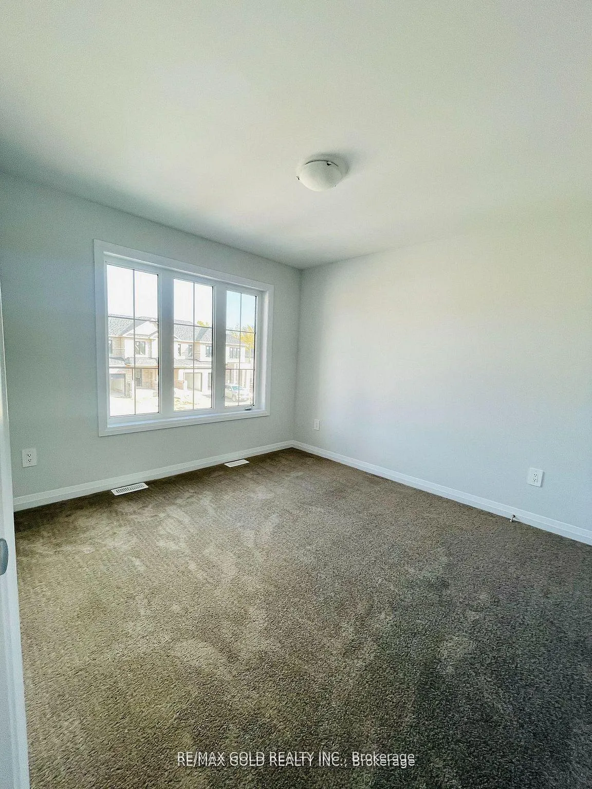 Photo 17 of 102 Corley Street, Kawartha Lakes, Lindsay — HOMEH