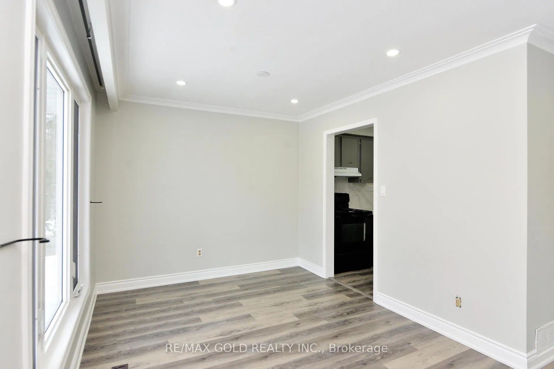 Photo 5 of 70 Greystone Crescent, Halton Hills, Georgetown — HOMEH