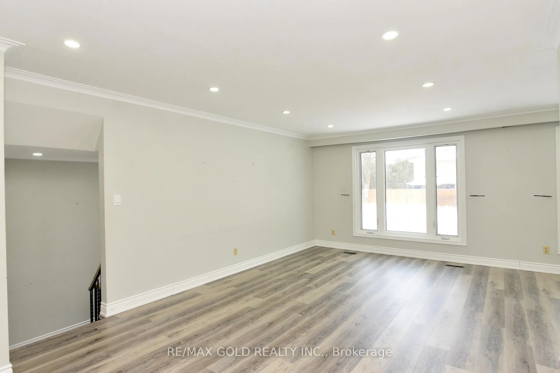 Photo 6 of 70 Greystone Crescent, Halton Hills, Georgetown — HOMEH