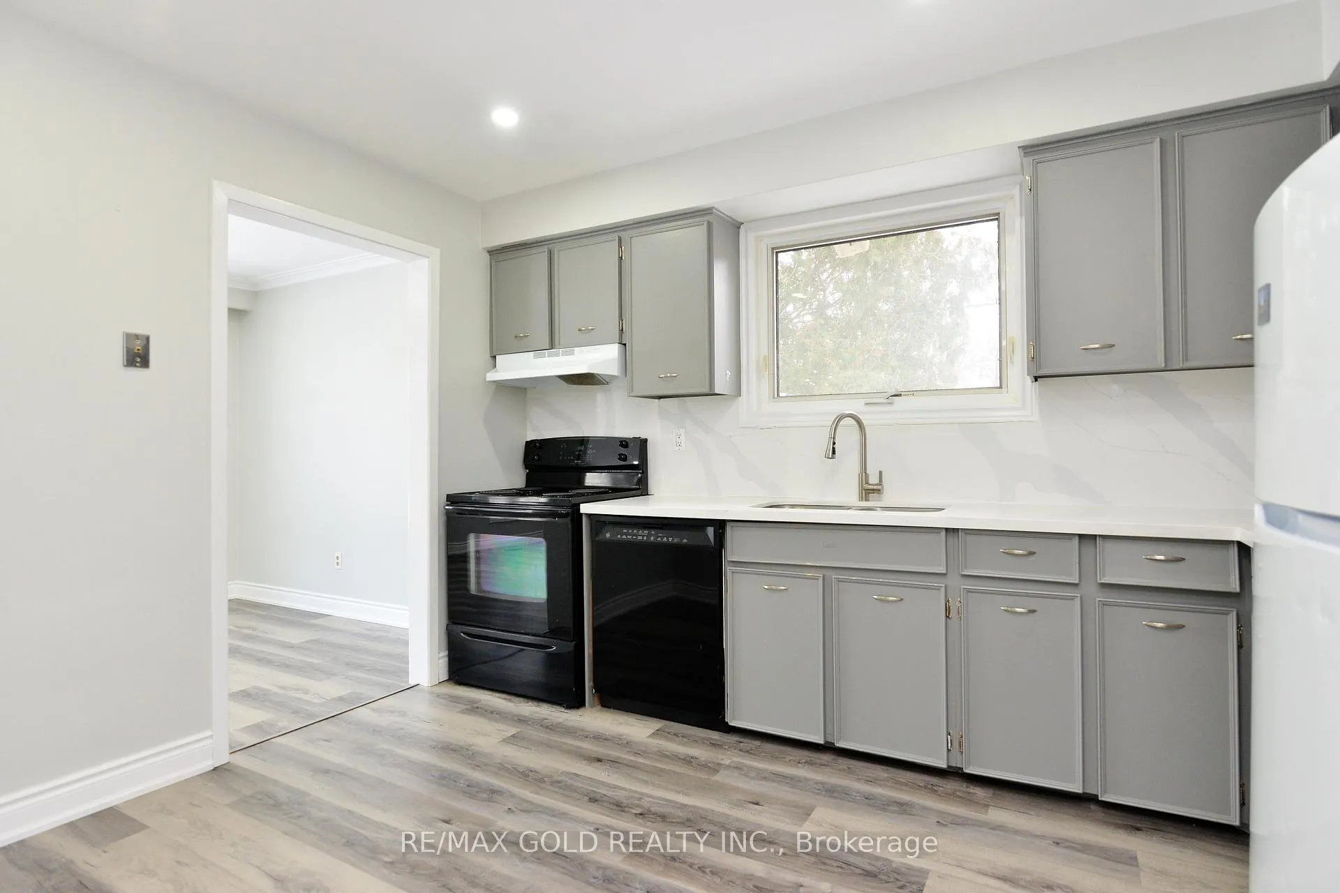 Photo 7 of 70 Greystone Crescent, Halton Hills, Georgetown — HOMEH