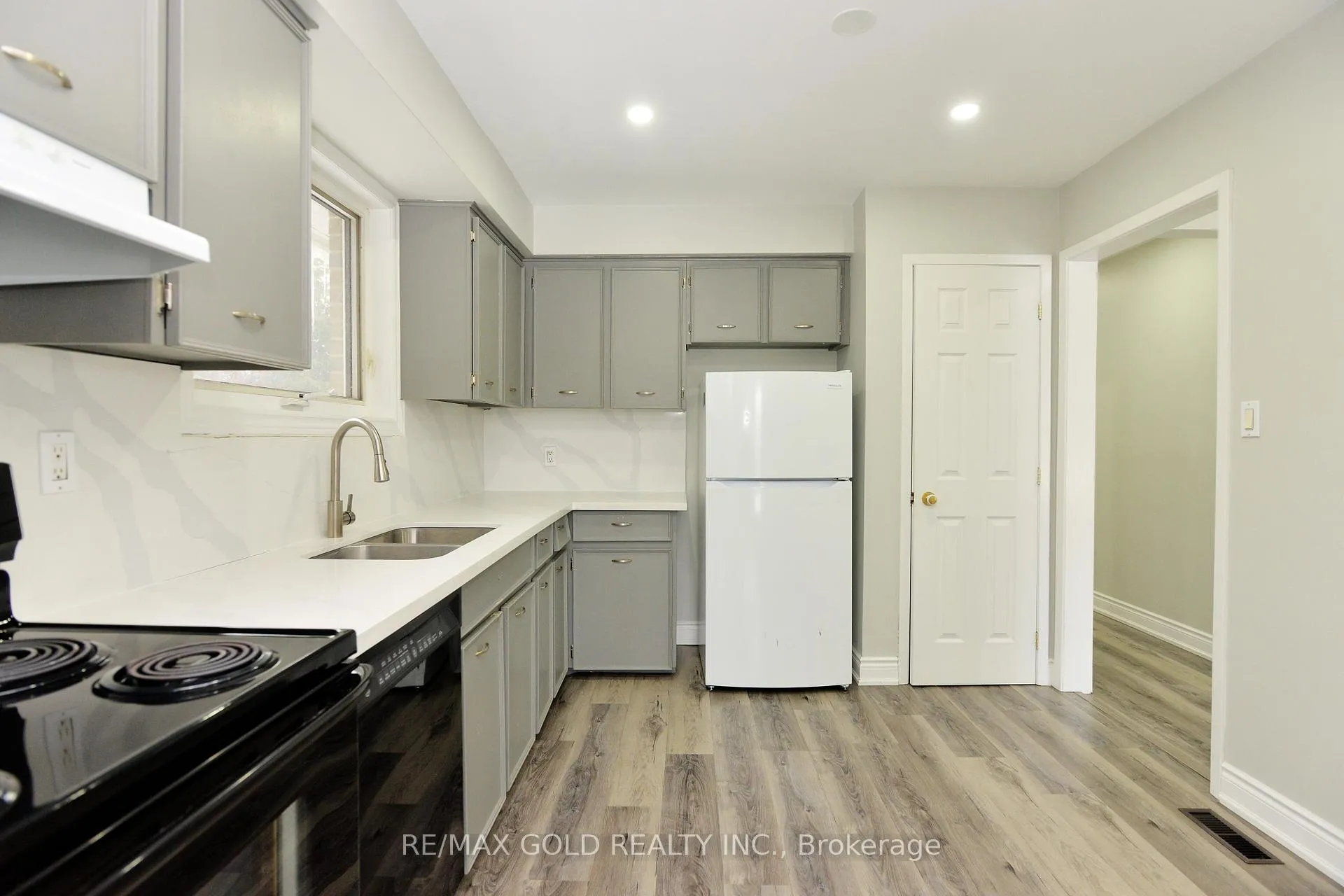 Photo 8 of 70 Greystone Crescent, Halton Hills, Georgetown — HOMEH