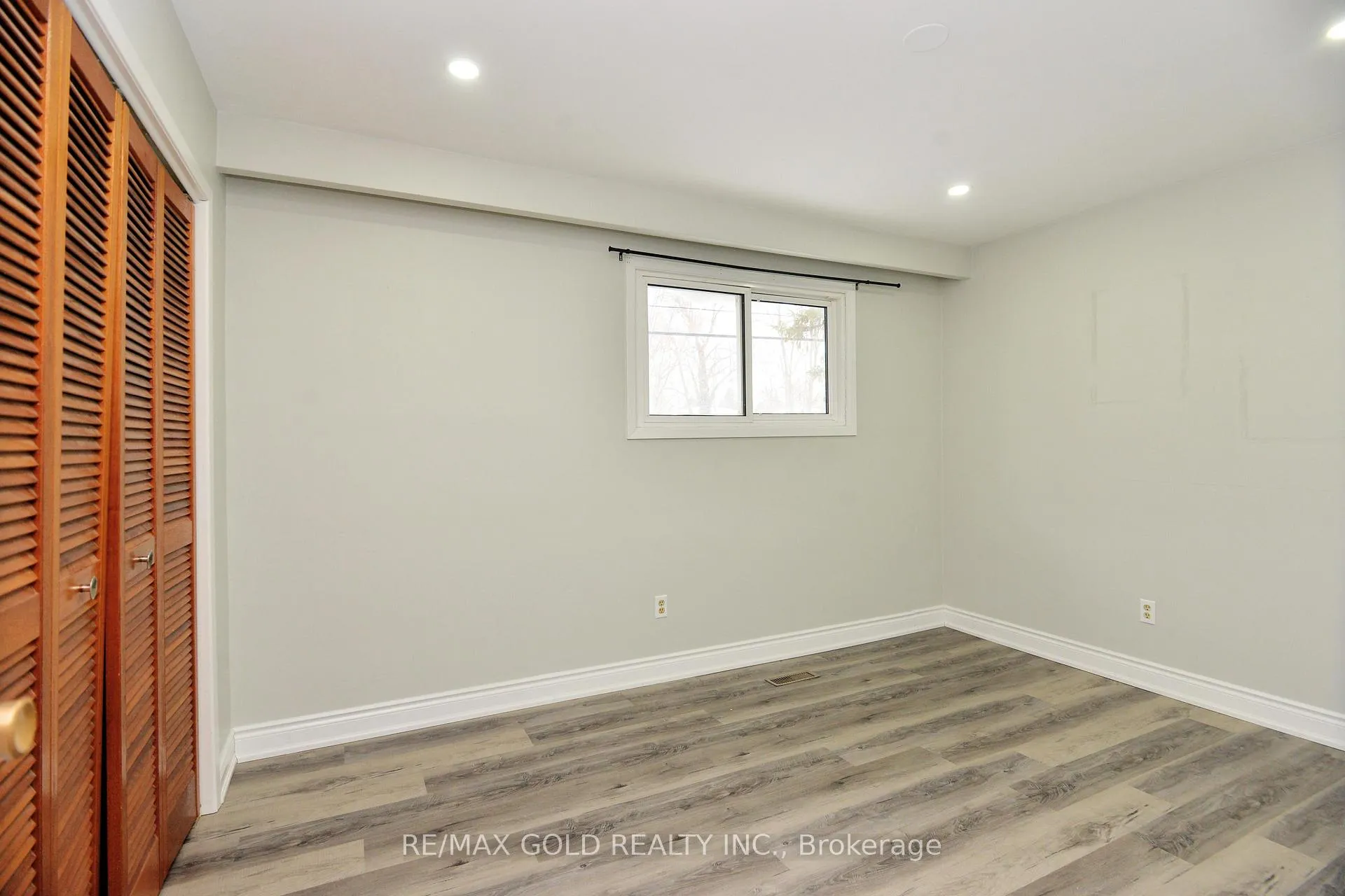 Photo 10 of 70 Greystone Crescent, Halton Hills, Georgetown — HOMEH