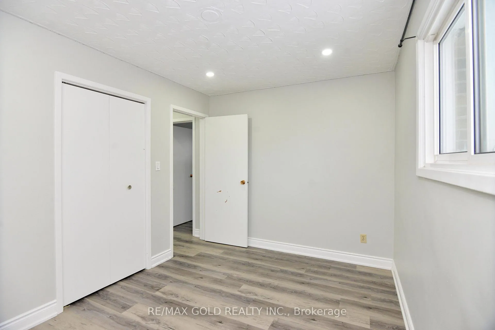 Photo 13 of 70 Greystone Crescent, Halton Hills, Georgetown — HOMEH